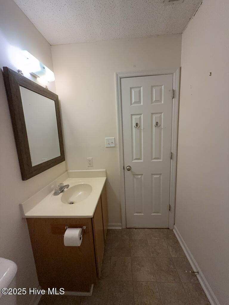 100523645 | Photo 11