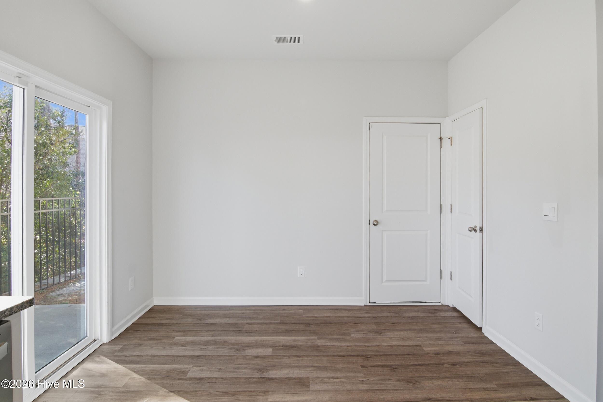 100551799 | Photo 12