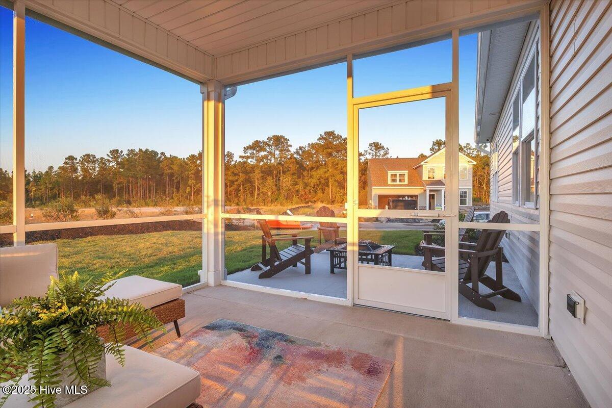 100554693 | Photo 18