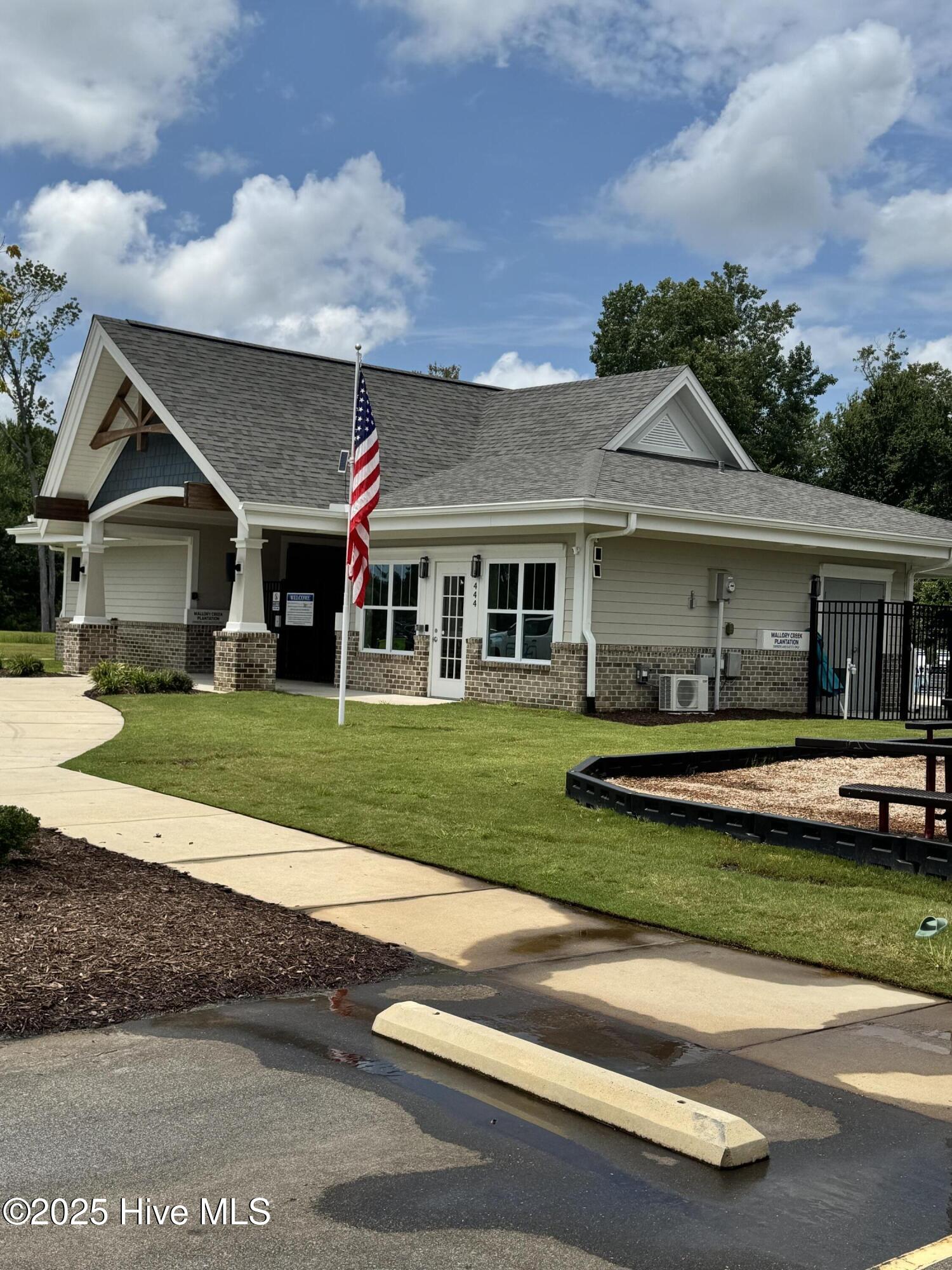 100561165 | Photo 27