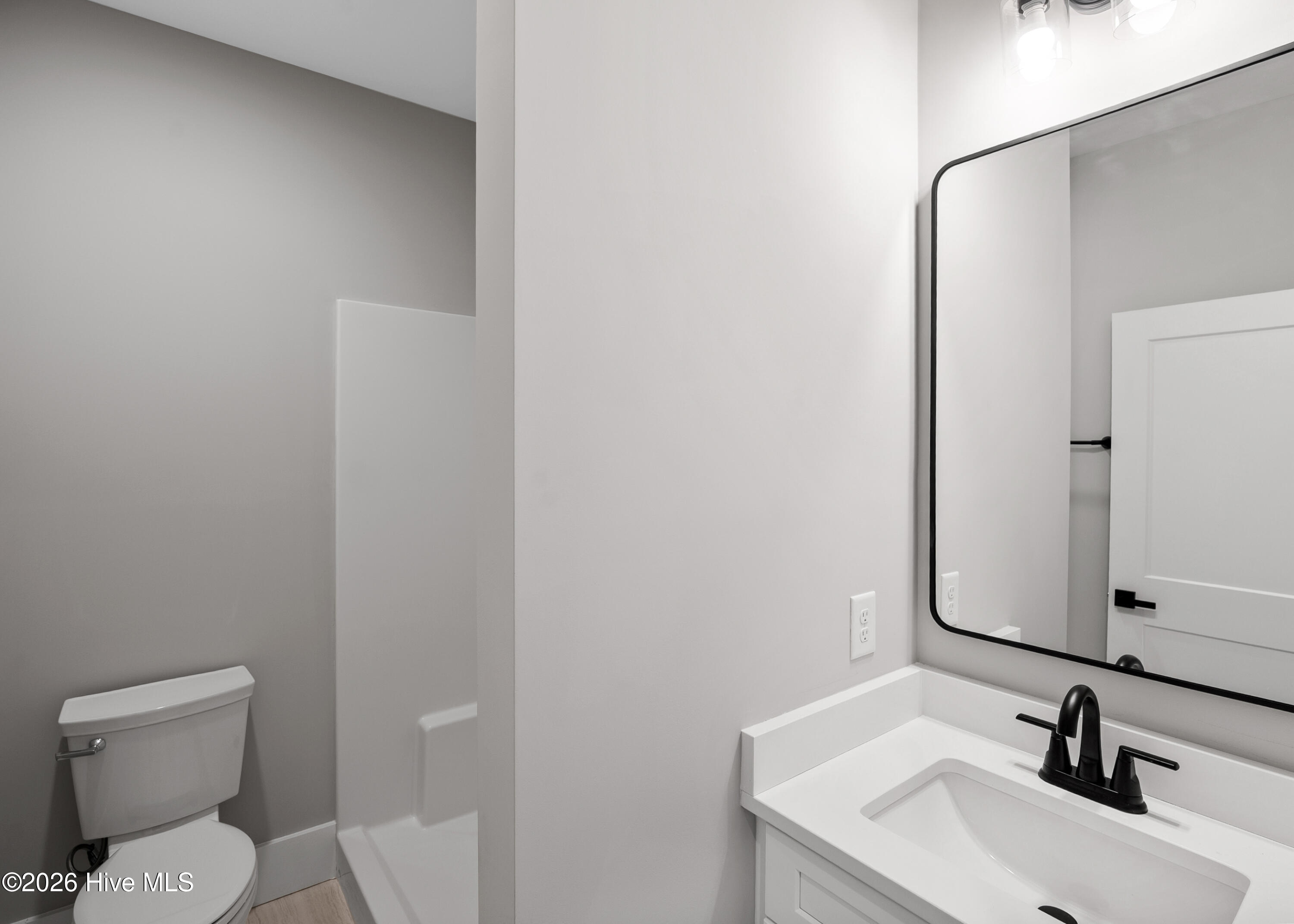 100557015 | Photo 30