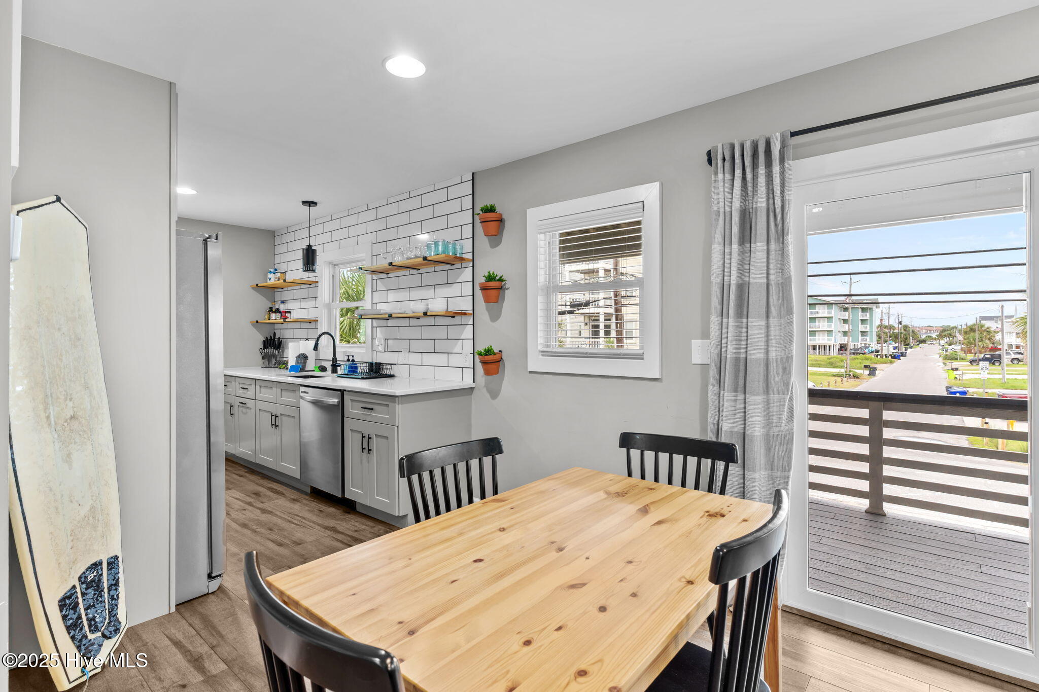 100526073 | Photo 10