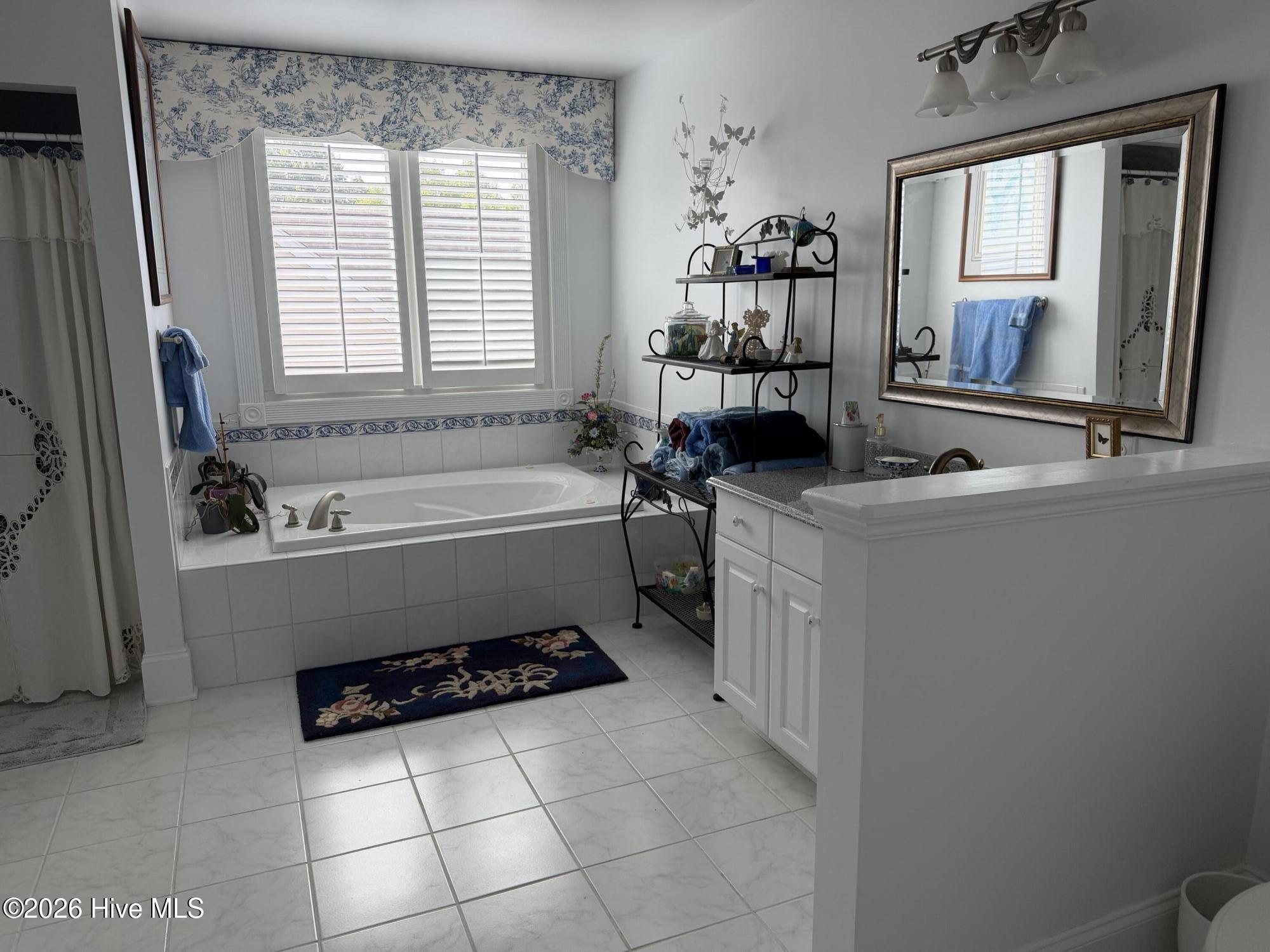 Upstairs bathroom shared w bedrooms 2 and 3