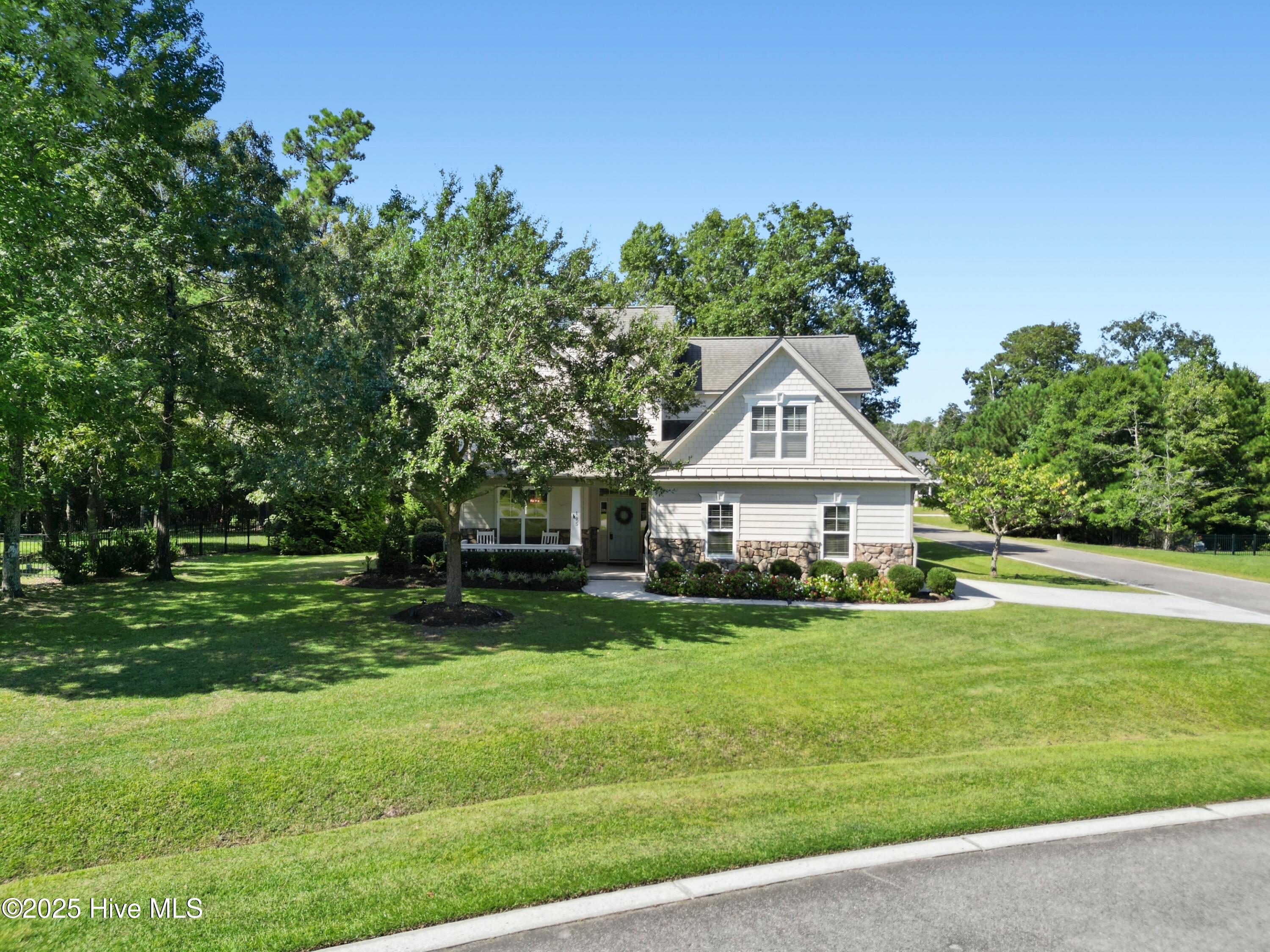 100529495 | Photo 63