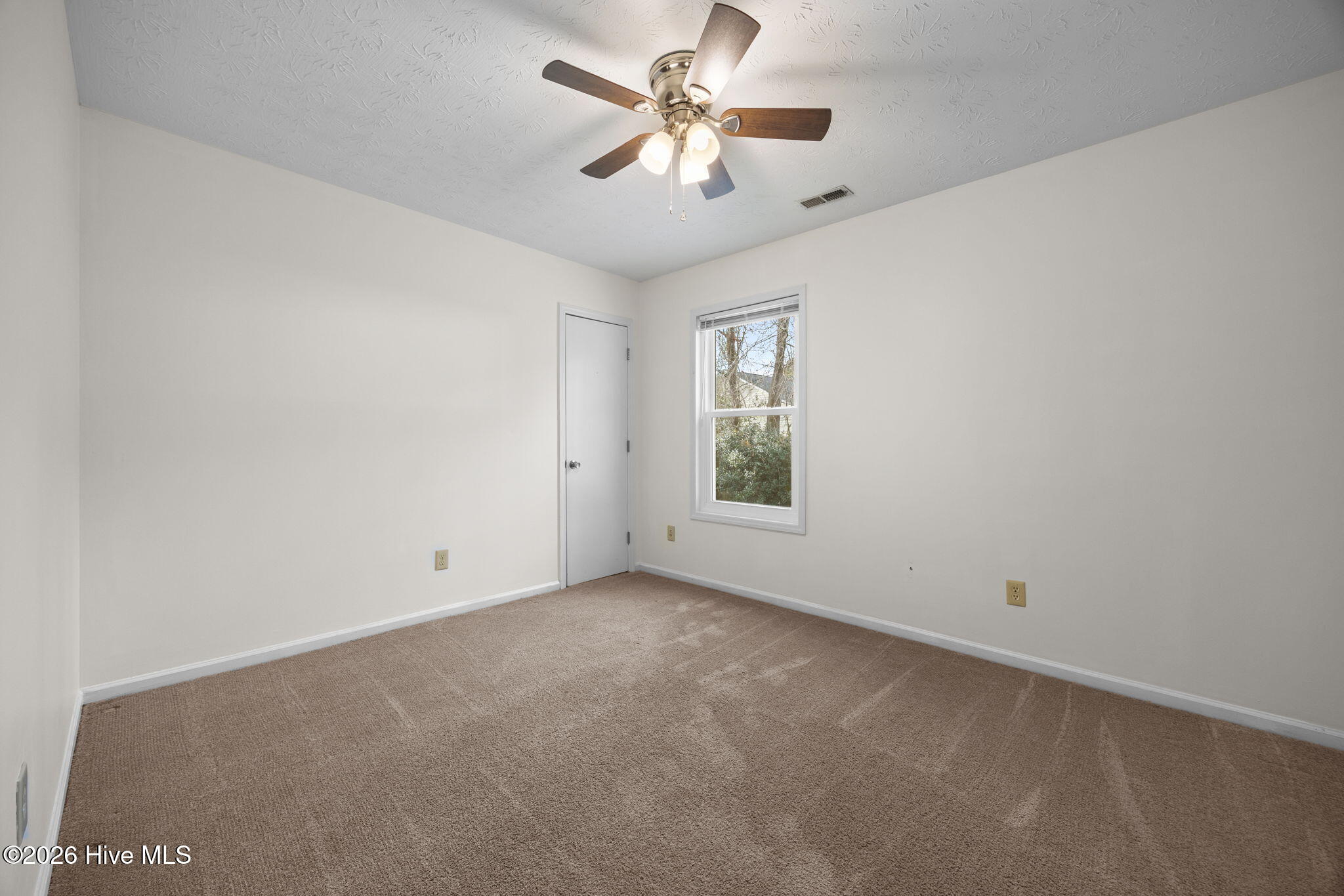 100550938 | Photo 27