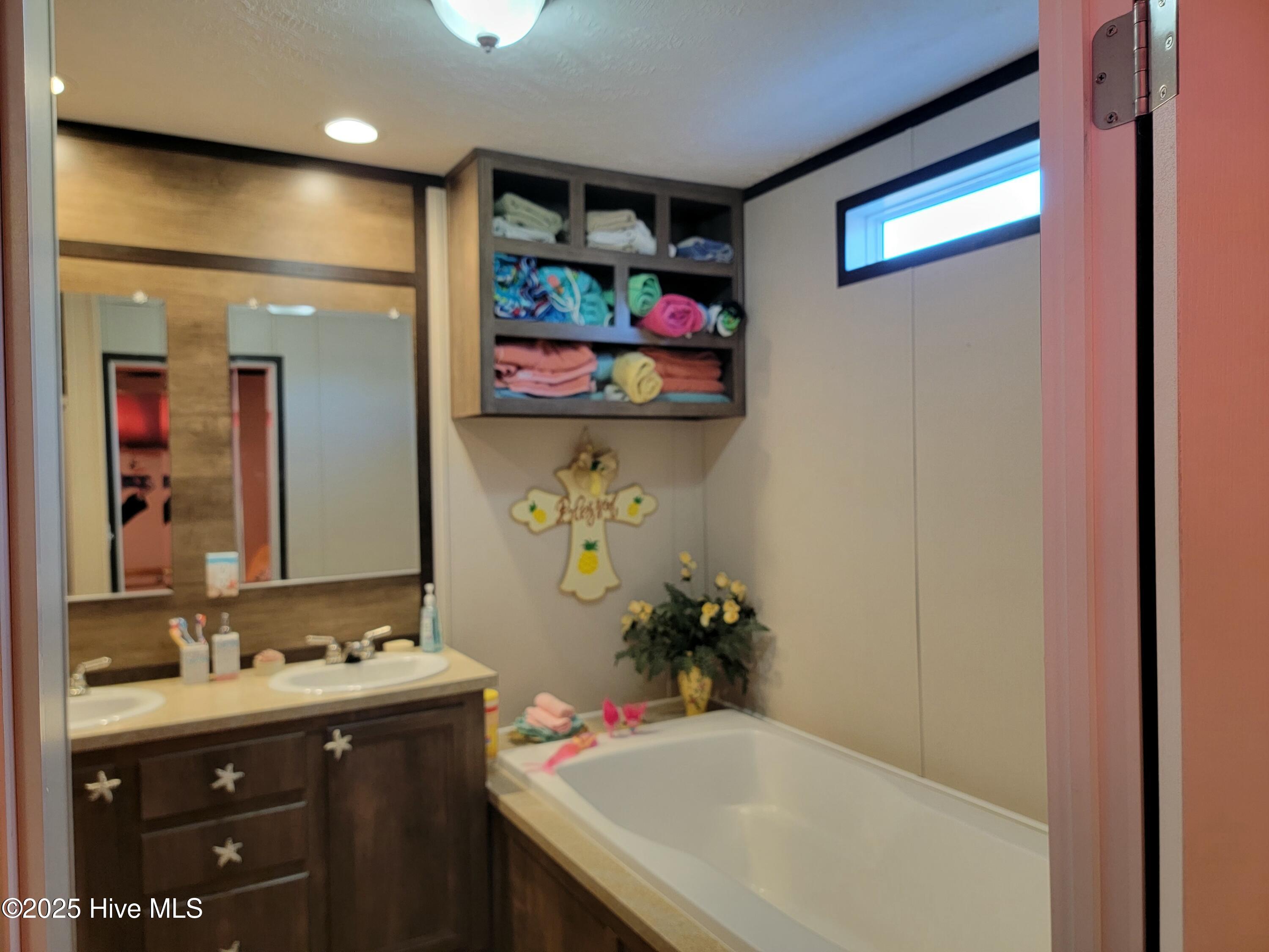 100540319 | Photo 11