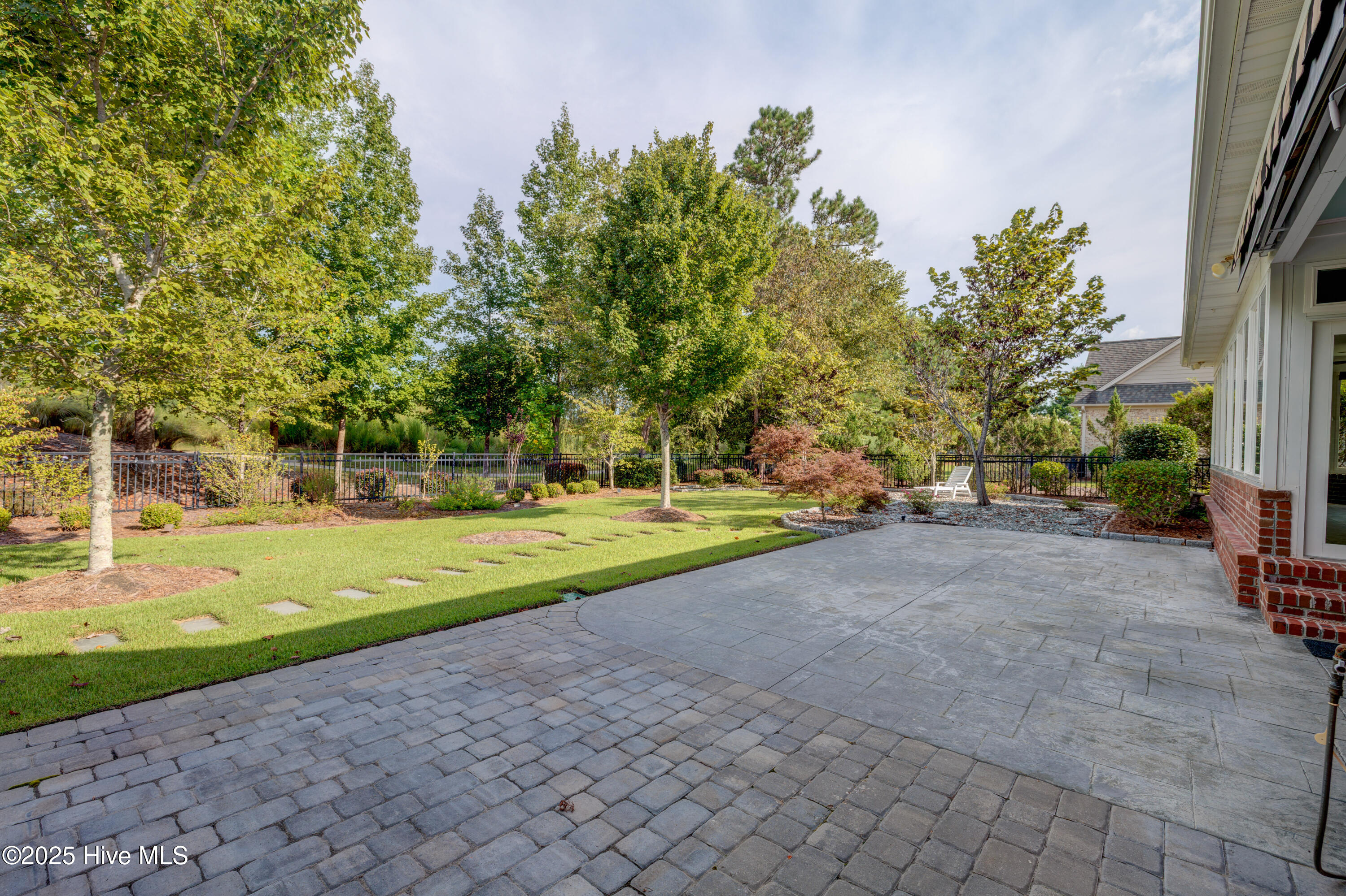 100527898 | Photo 74