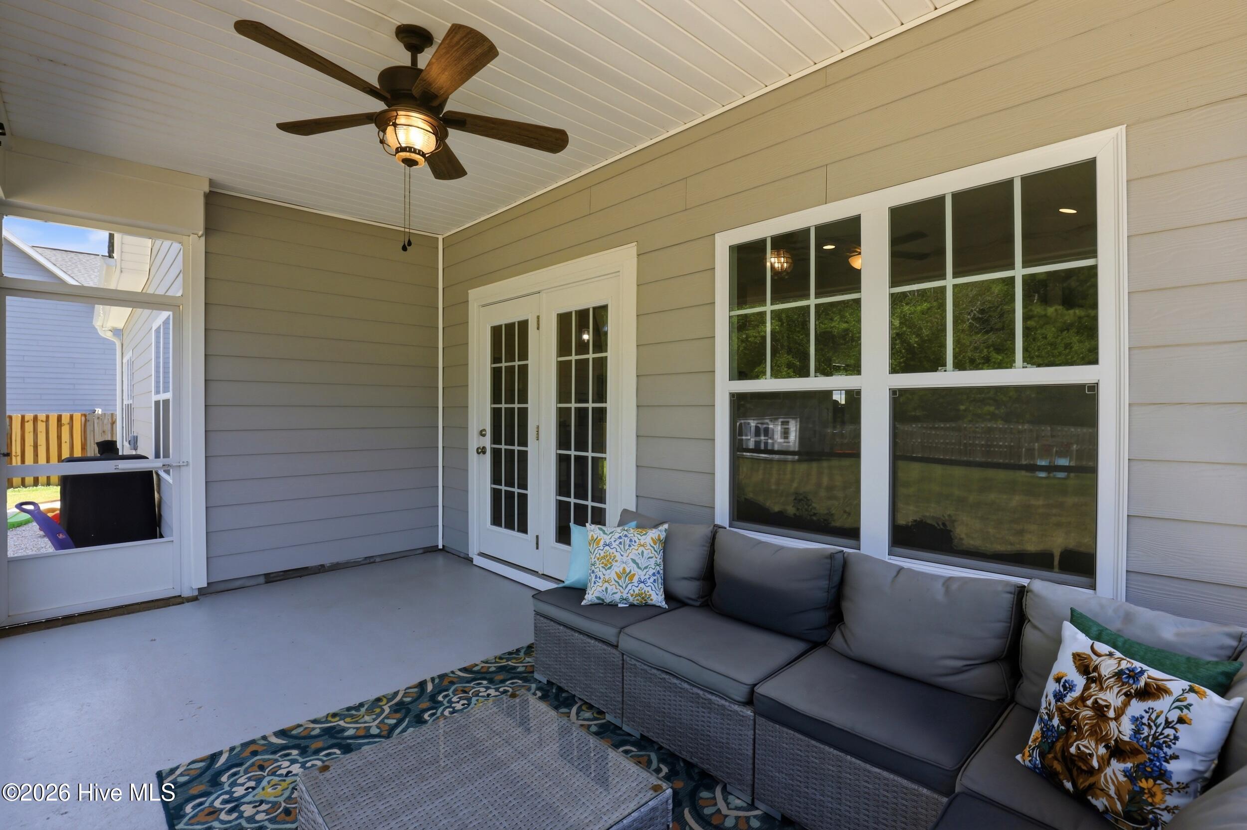 100569214 | Photo 37