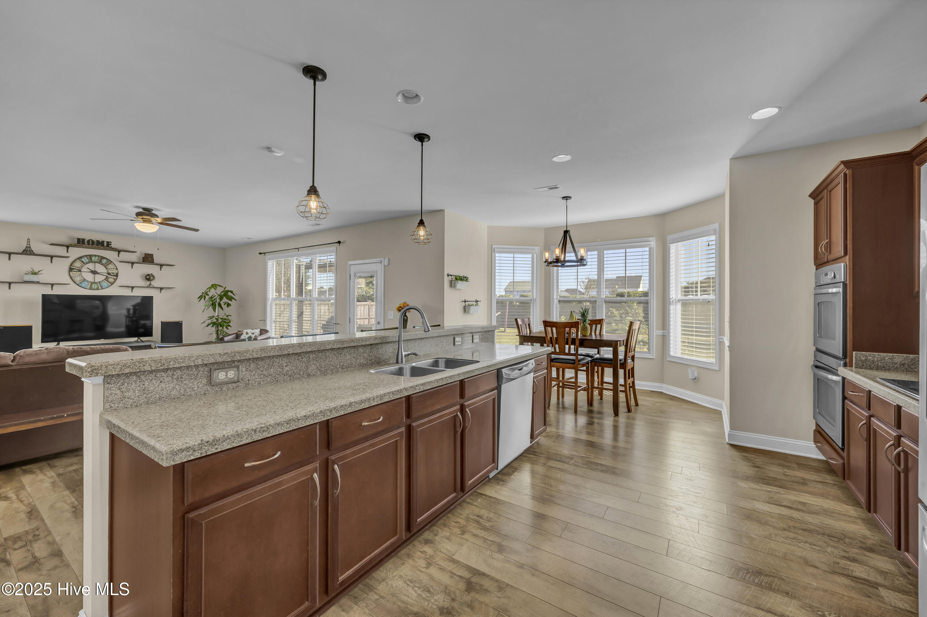 100549704 | Photo 17