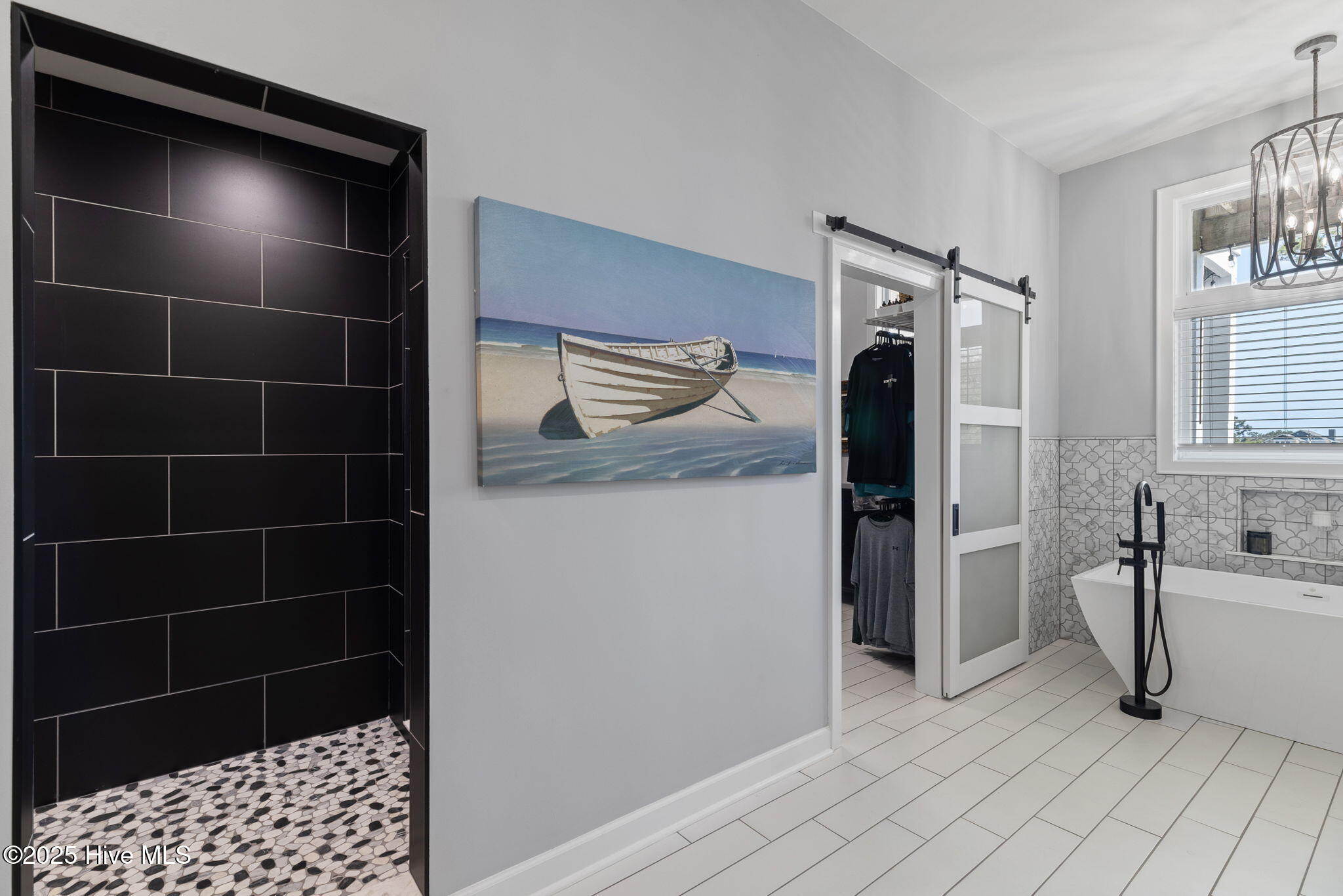 100548263 | Photo 42