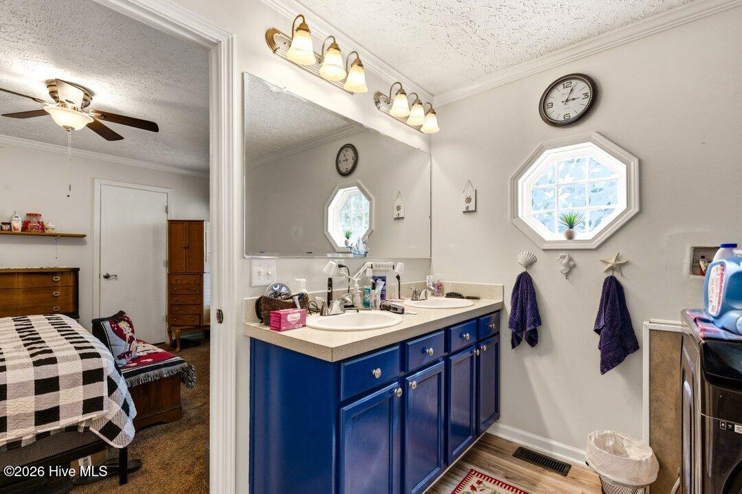 100566216 | Photo 21