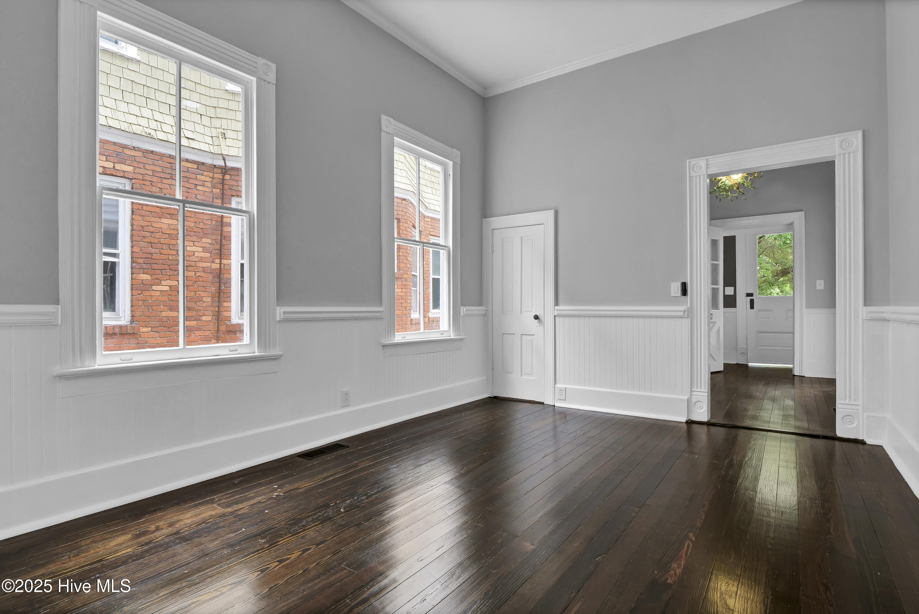 100529895 | Photo 35