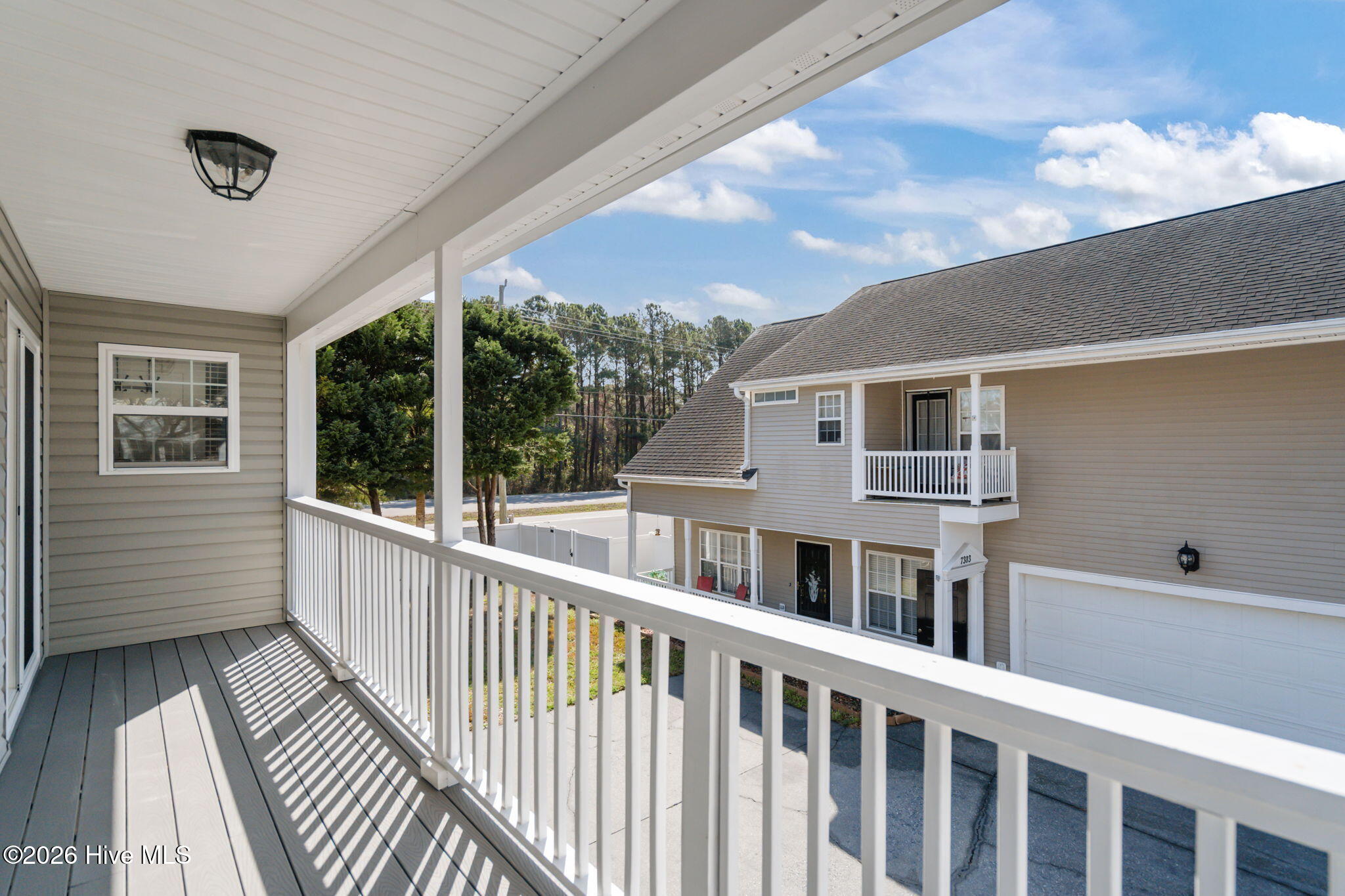 100559197 | Photo 44