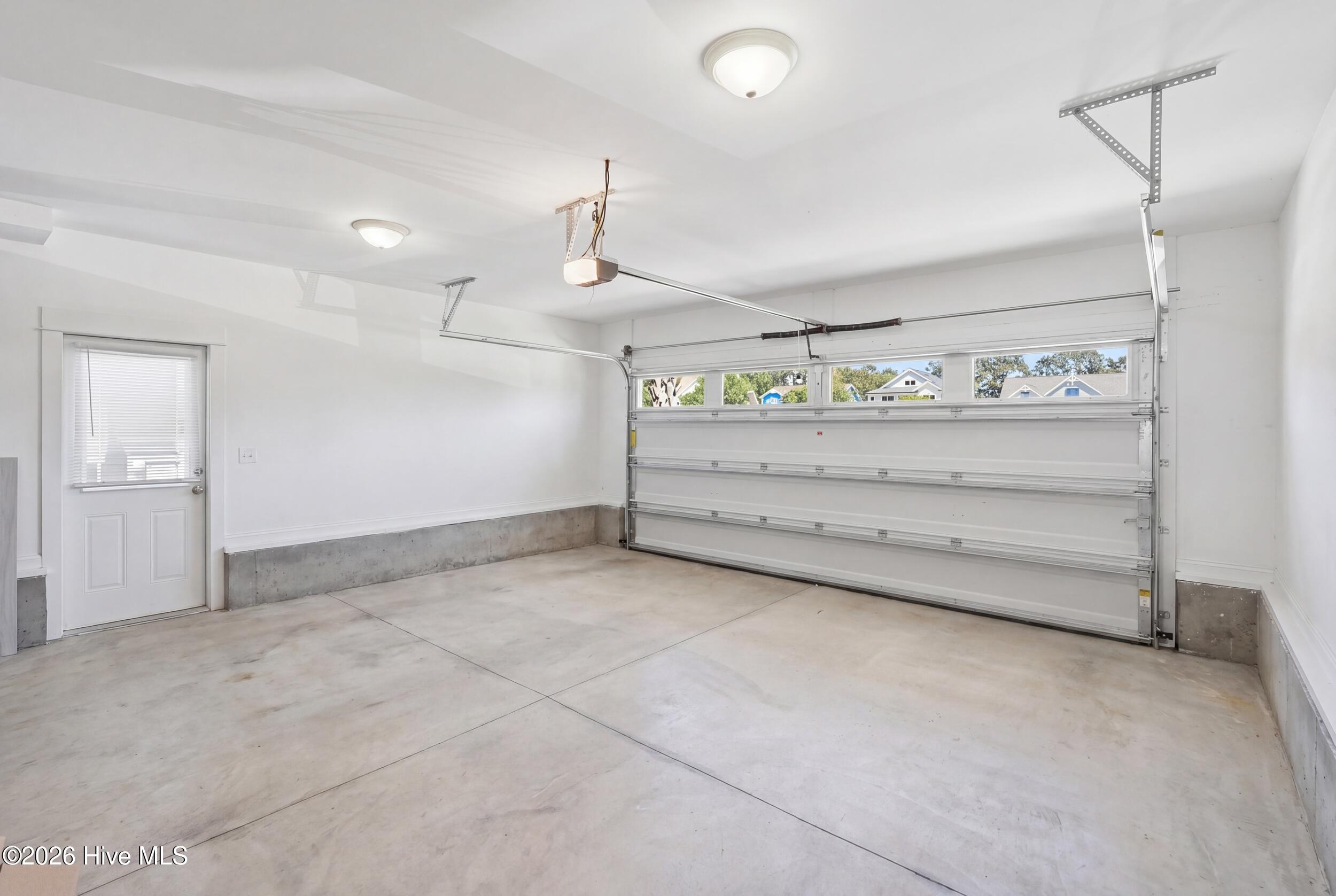 100567823 | Photo 60