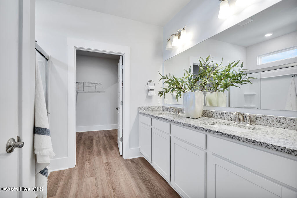 100558846 | Photo 23