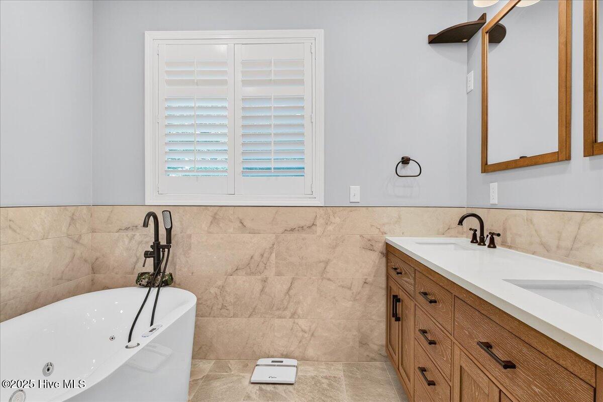 100523832 | Photo 44