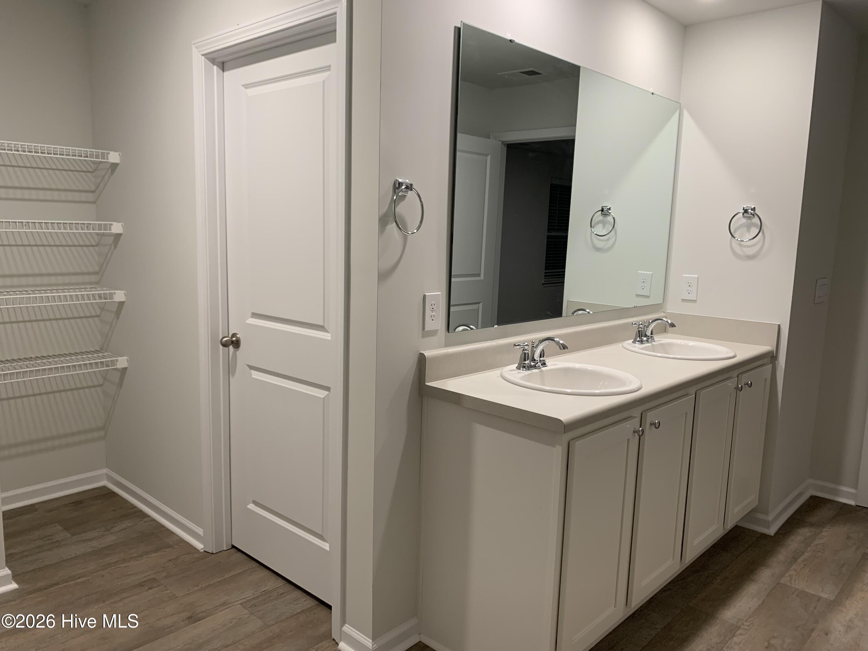 100568580 | Photo 30