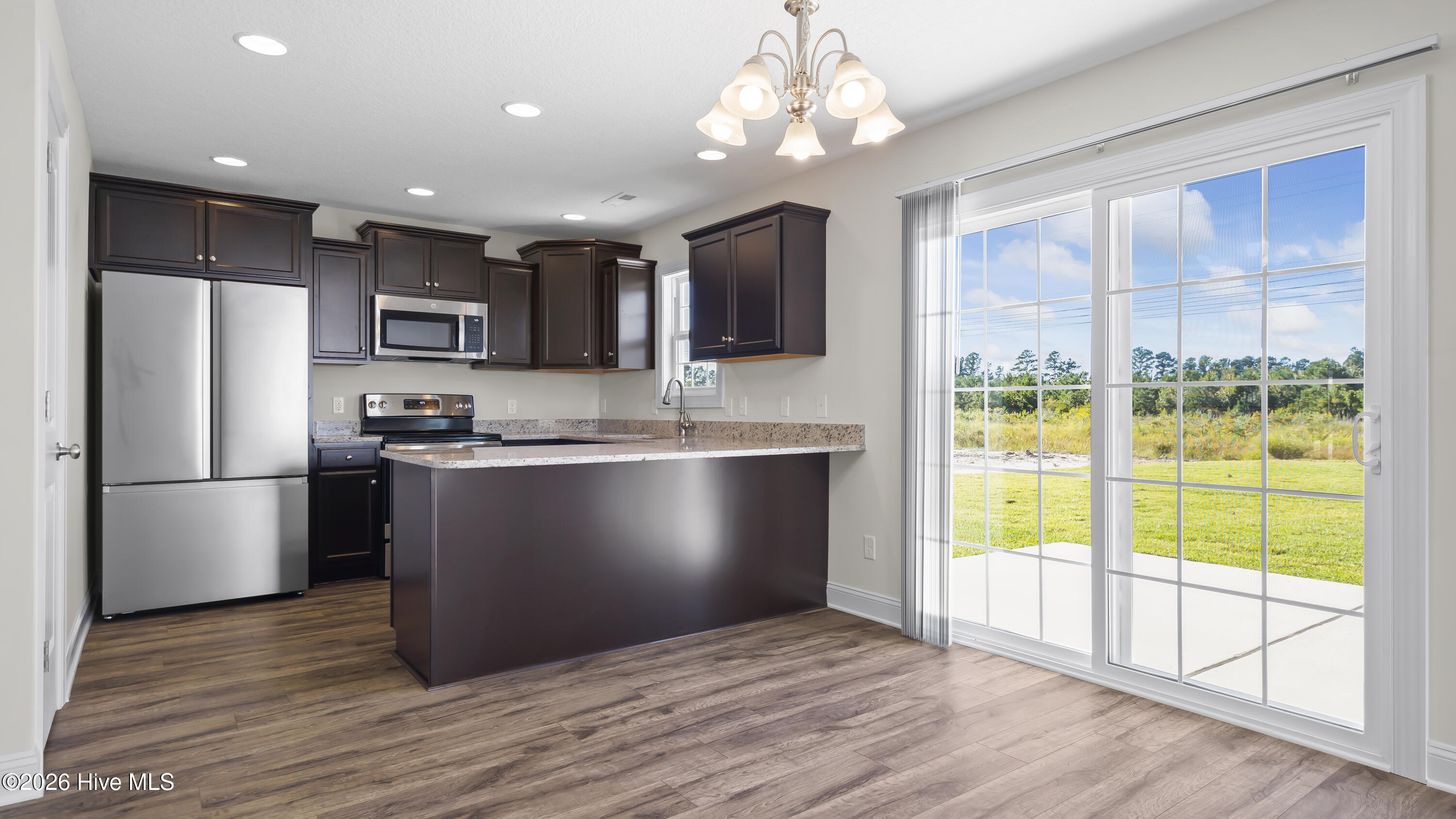 100563871 | Photo 10