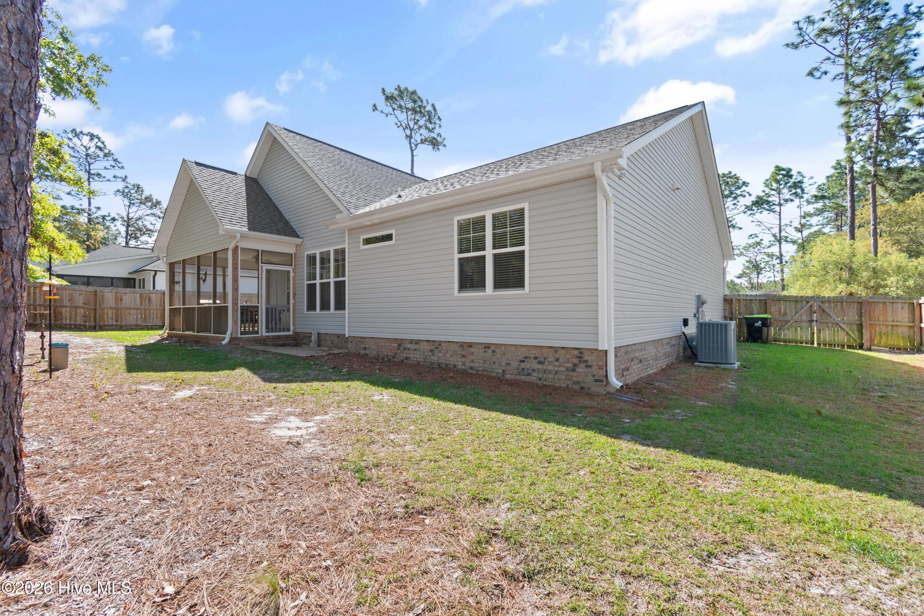 100568051 | Photo 37