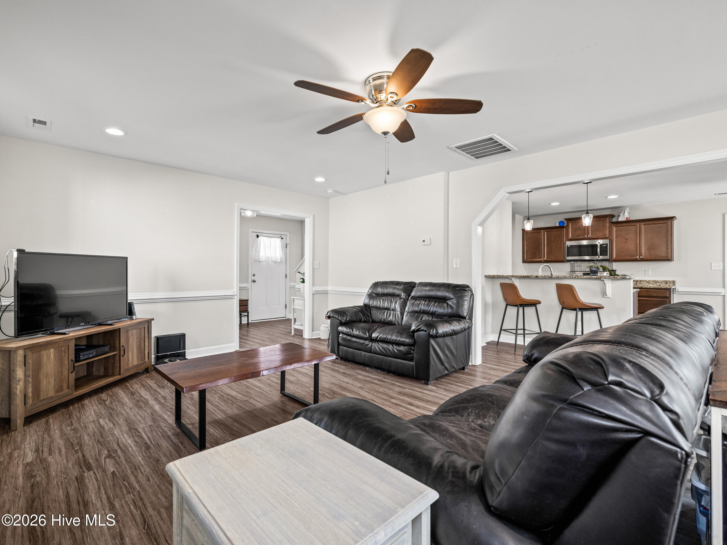 100565211 | Photo 17