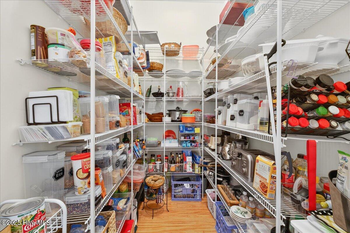 100540380 | Photo 30