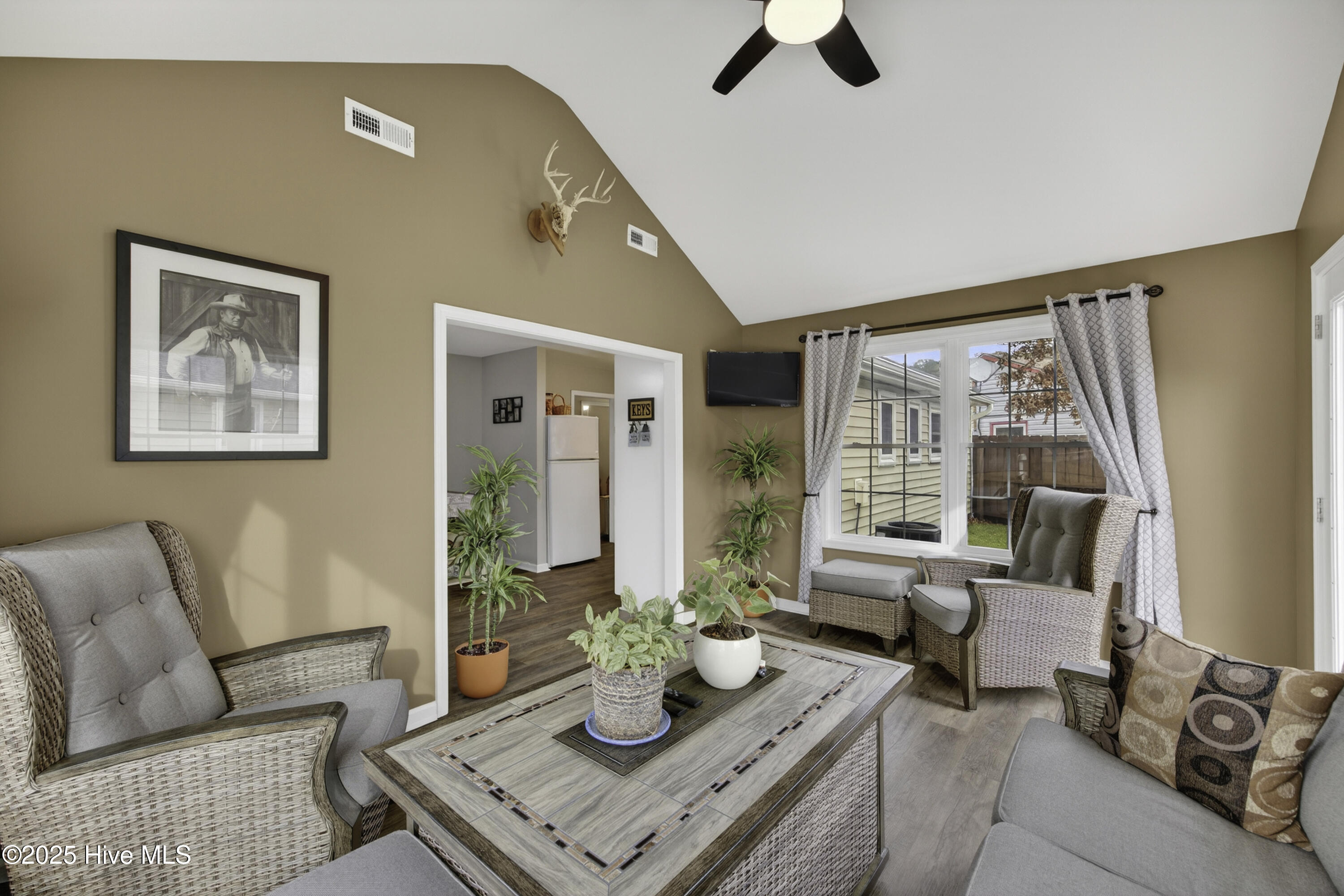 100544065 | Photo 25