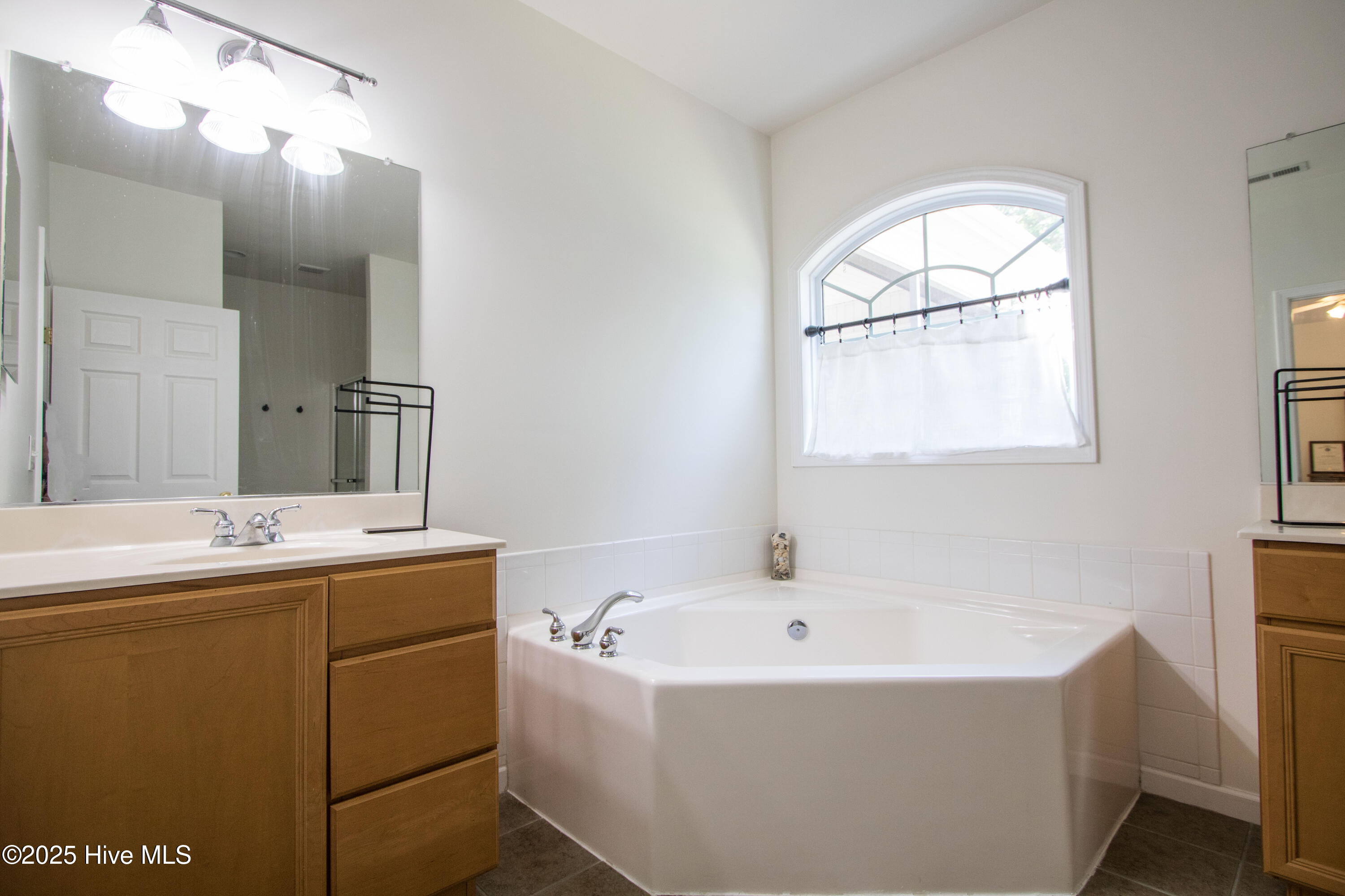 100507772 | Photo 14