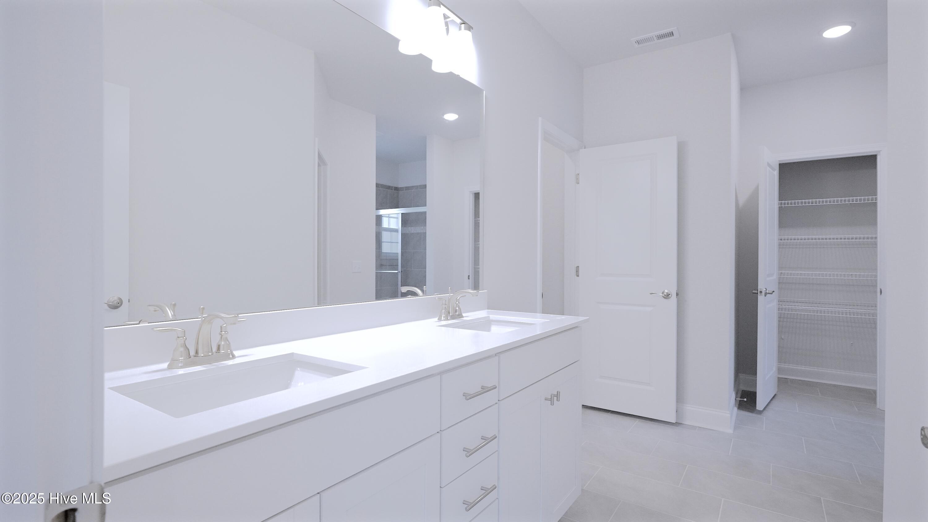 100457591 | Photo 17