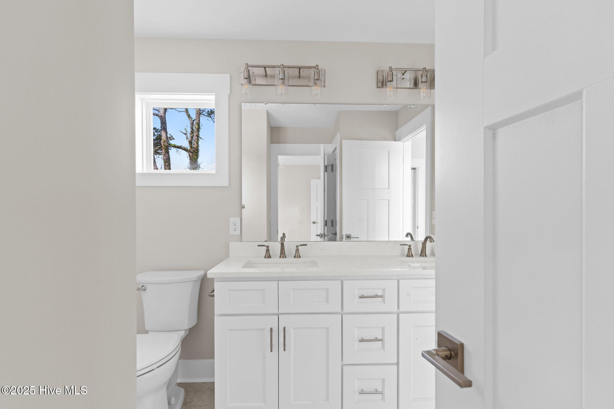 100485023 | Photo 49