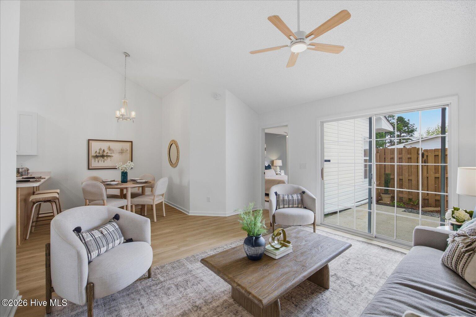 100562733 | Photo 17