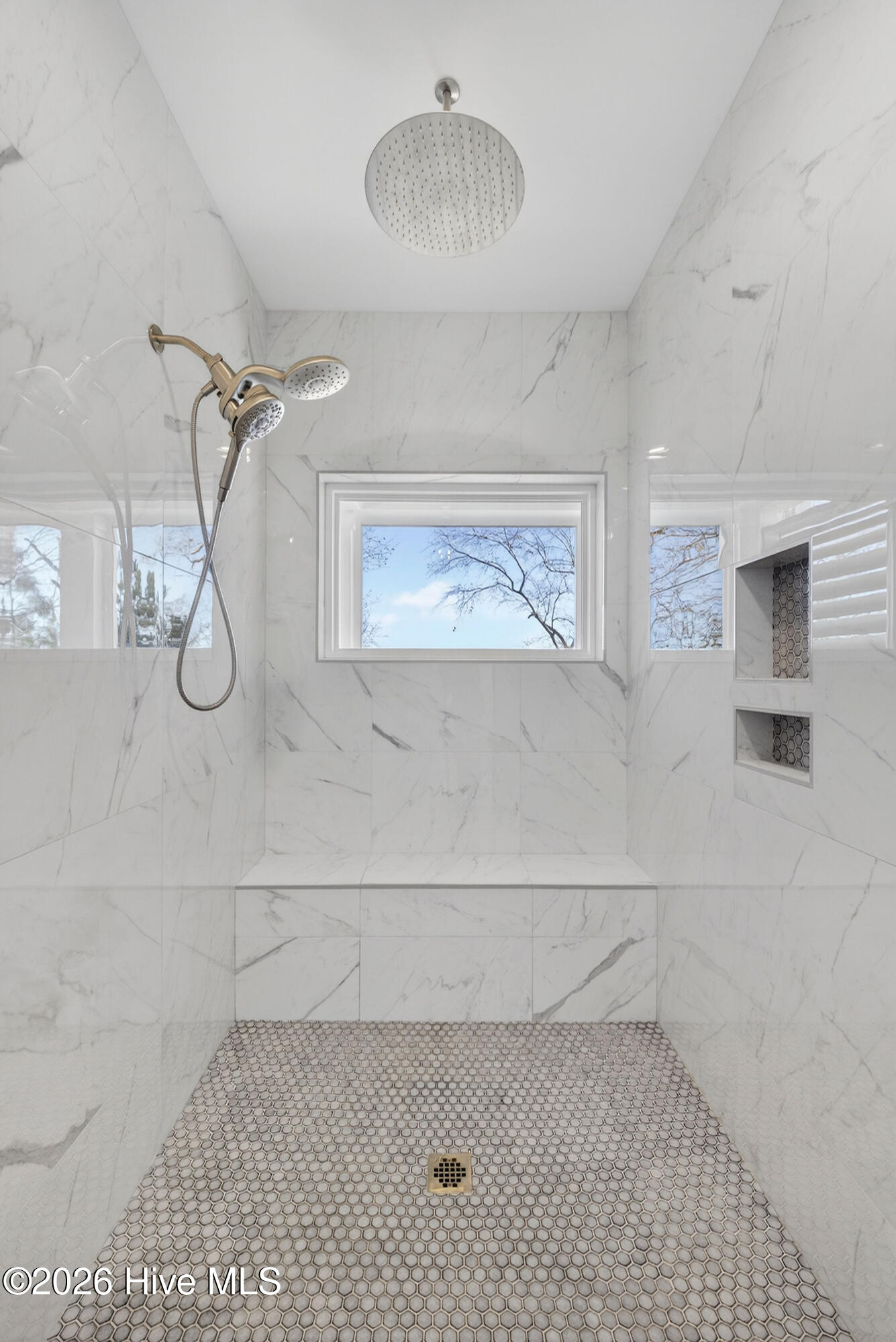 100552063 | Photo 38