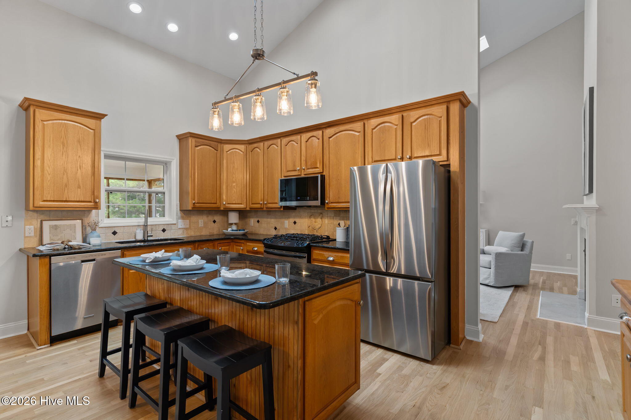 100567890 | Photo 21