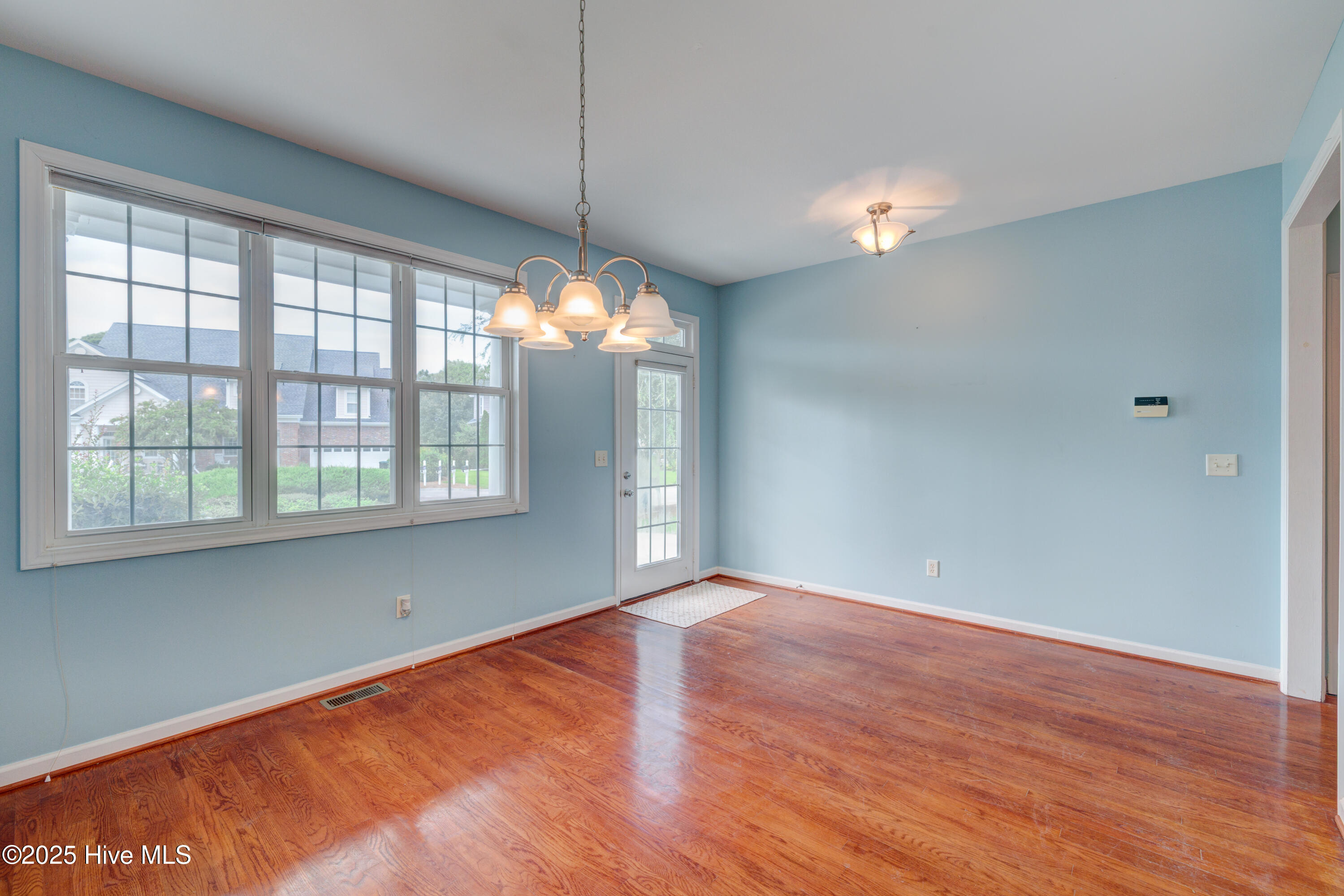 100526585 | Photo 17