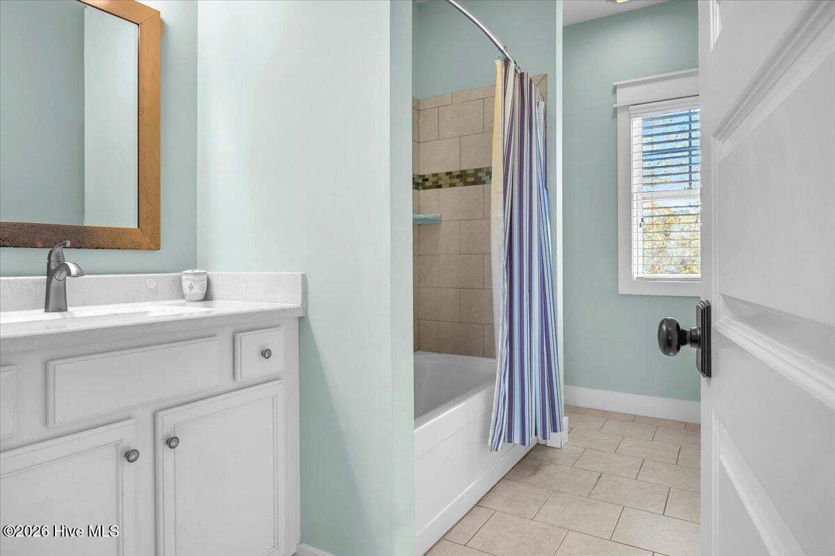 100552702 | Photo 40