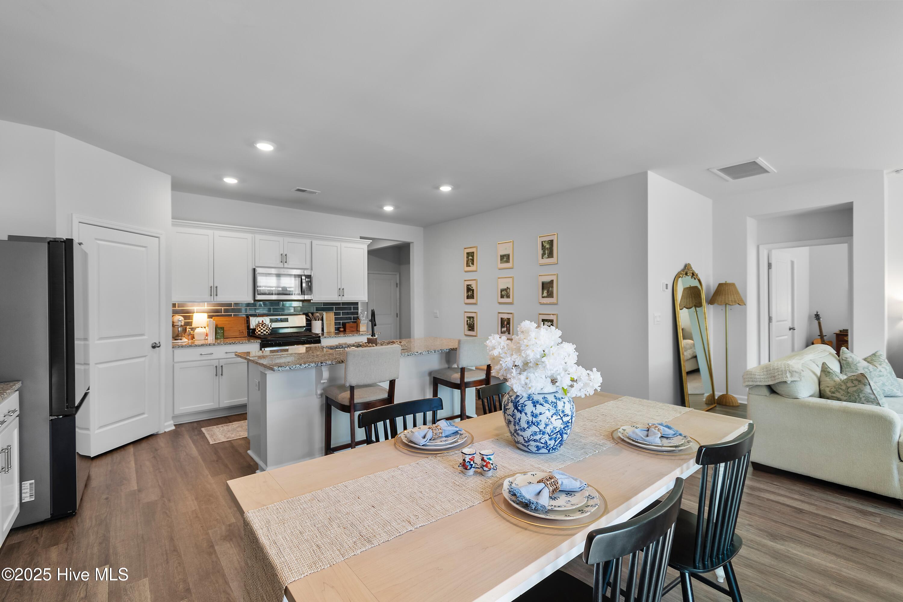 100538453 | Photo 11