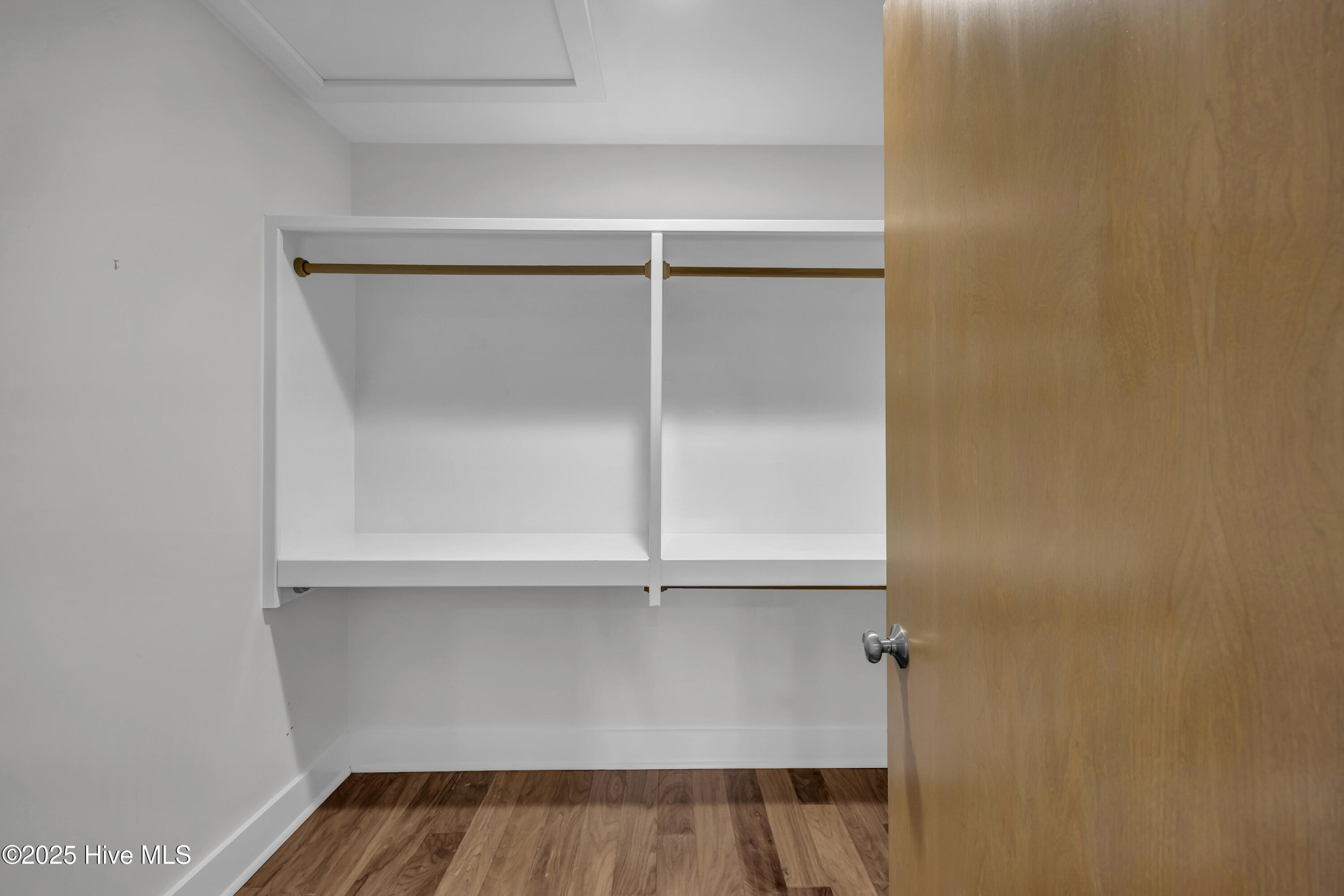 100540470 | Photo 16