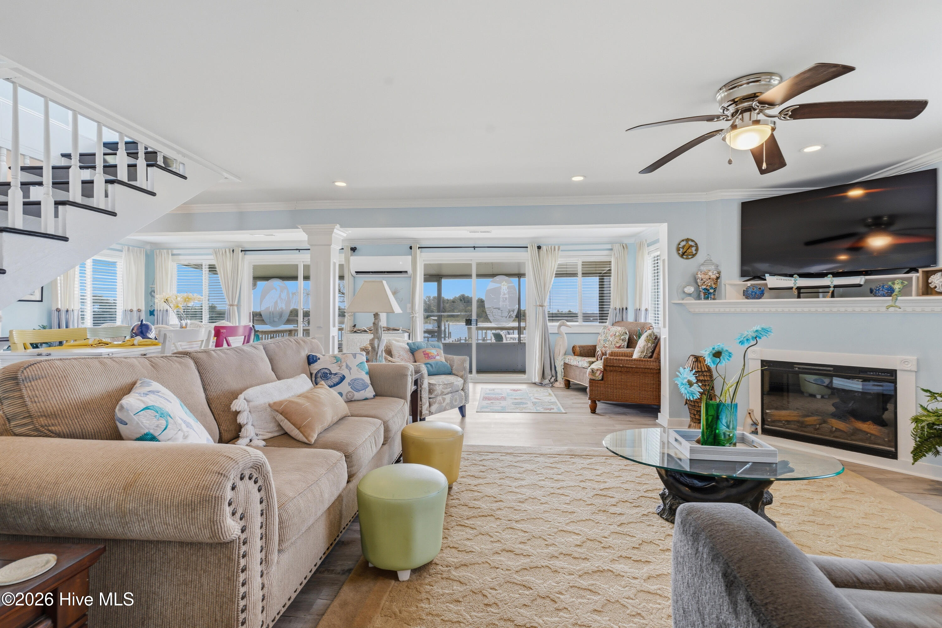 100564102 | Photo 43