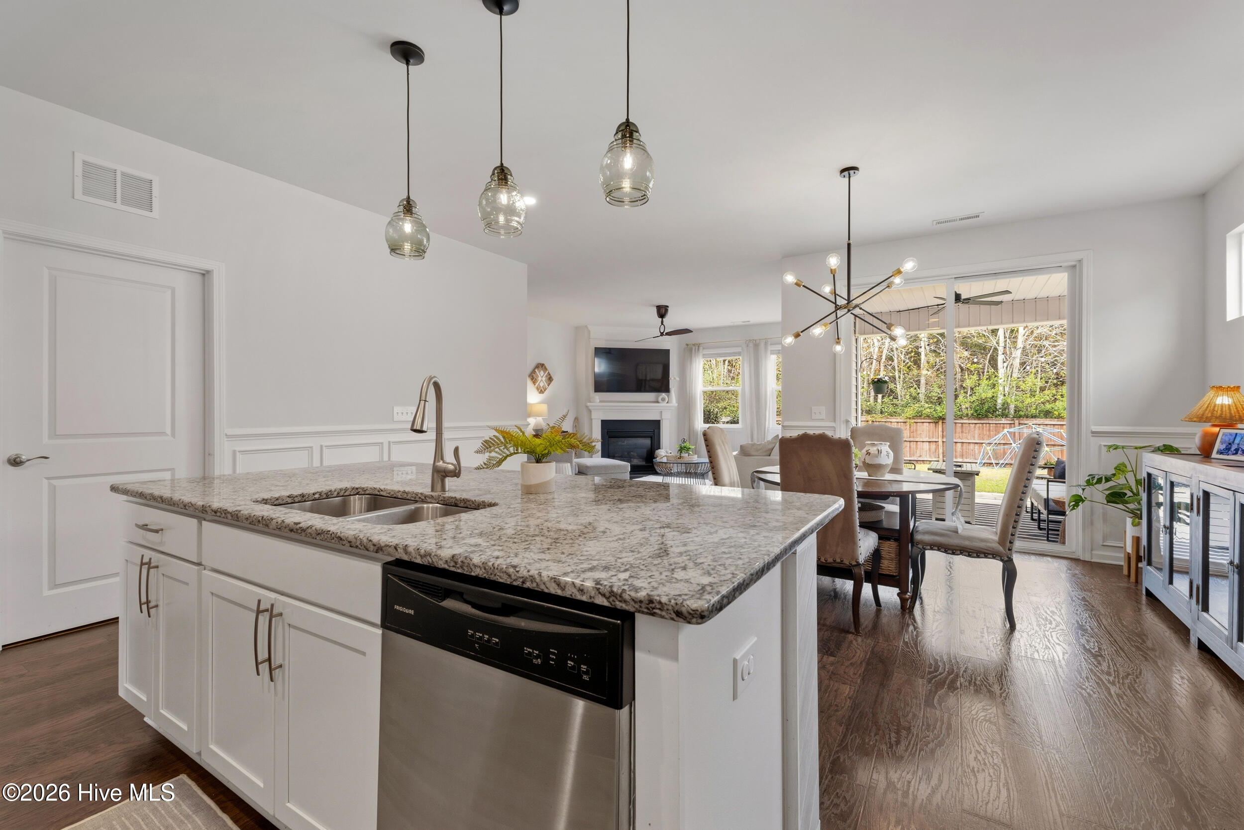 100557196 | Photo 12