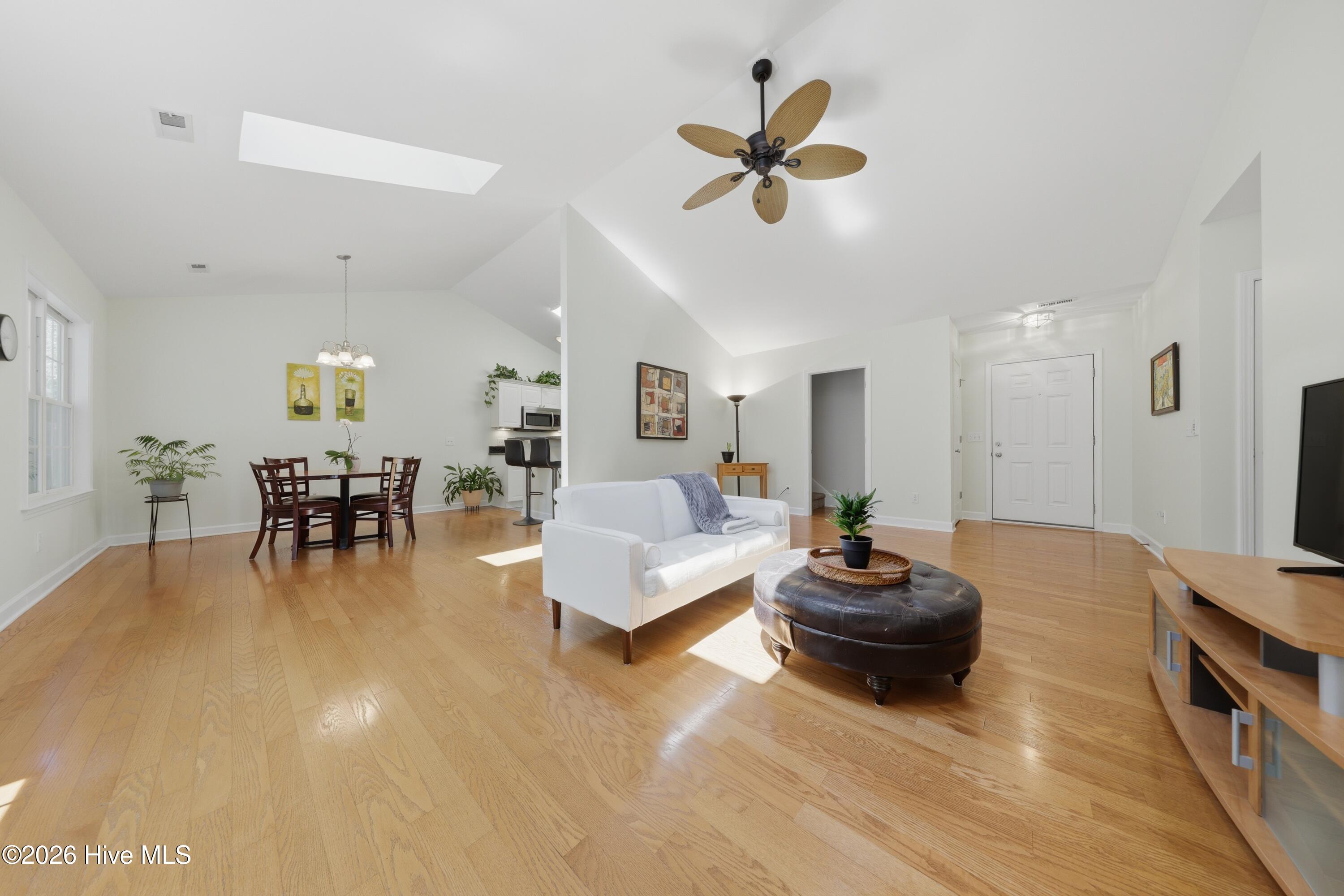 100568485 | Photo 21