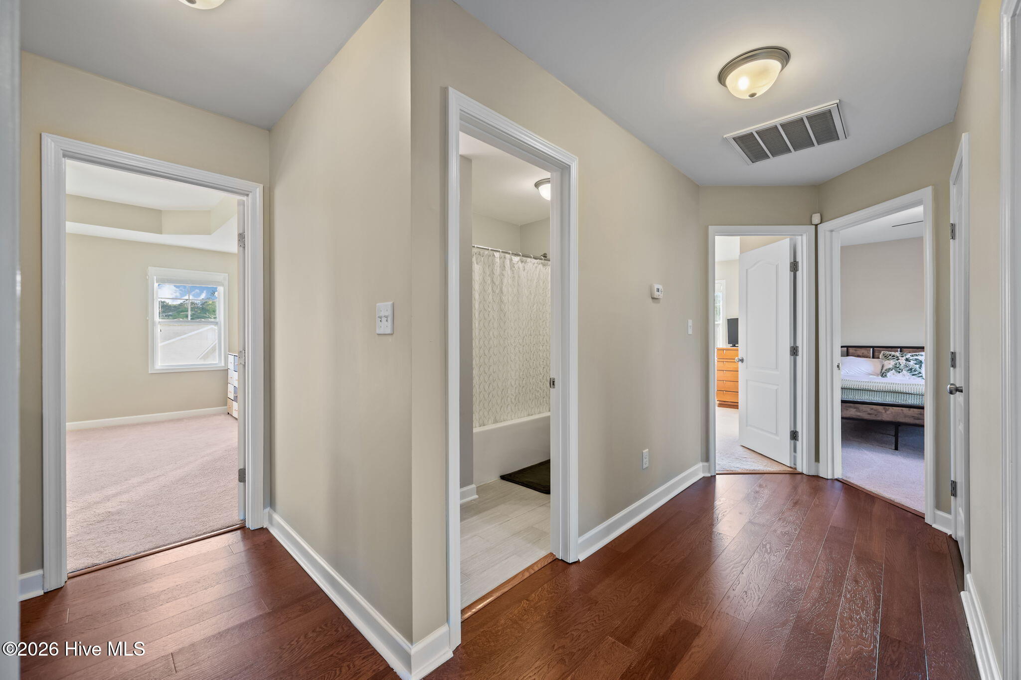 100568567 | Photo 26