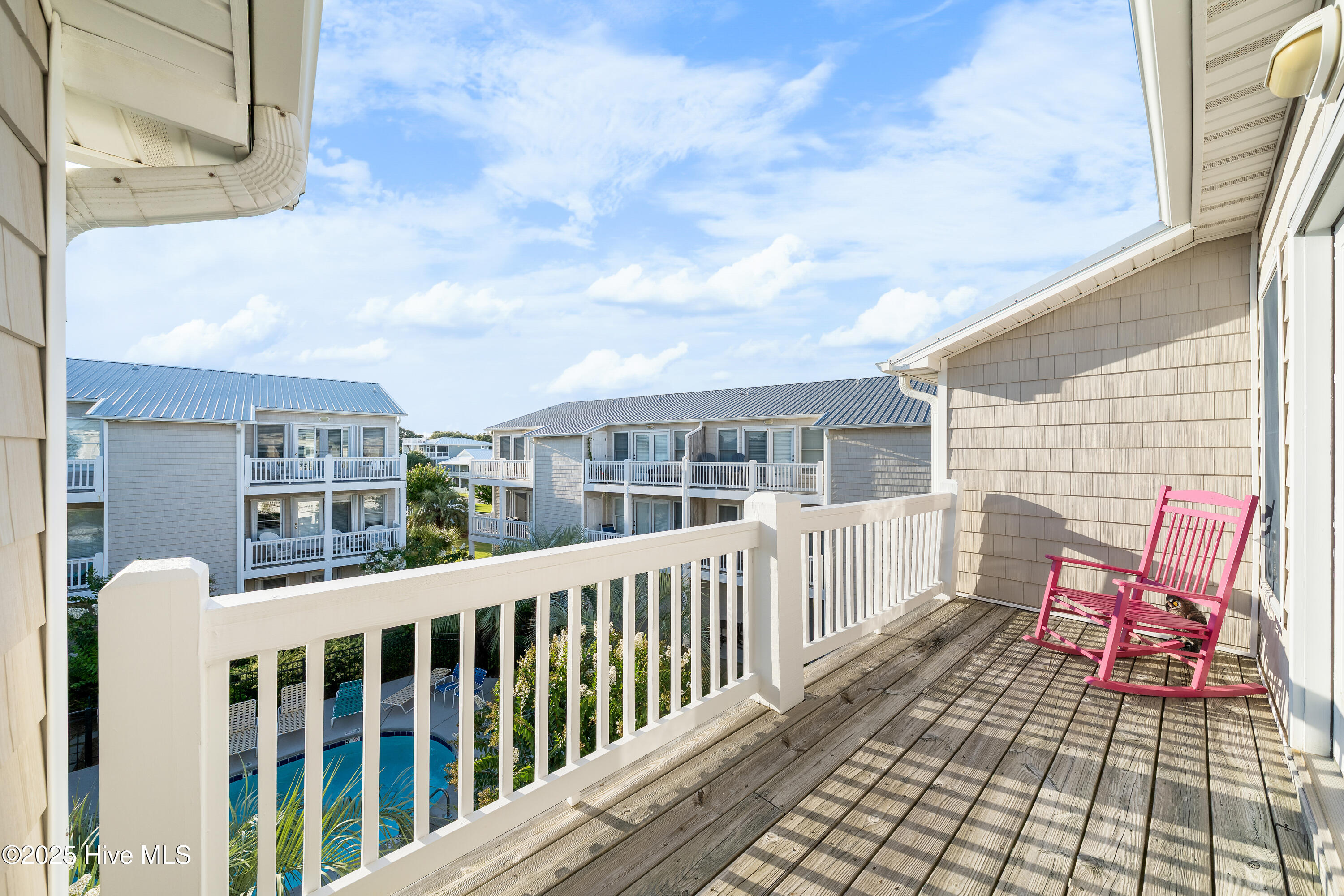 100532261 | Photo 45