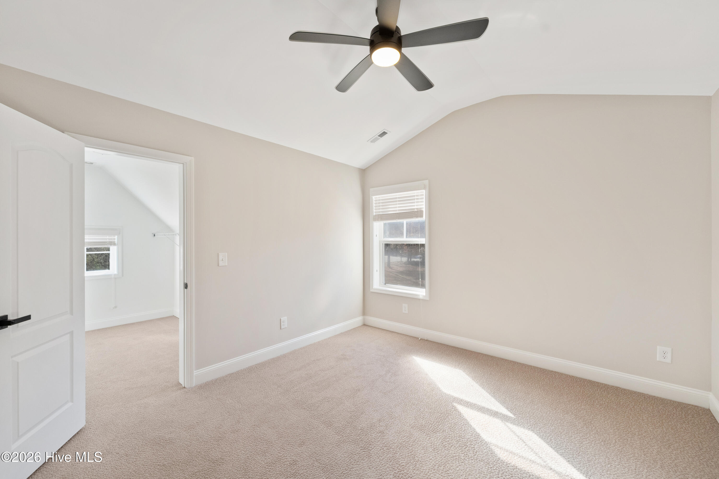 100548088 | Photo 20