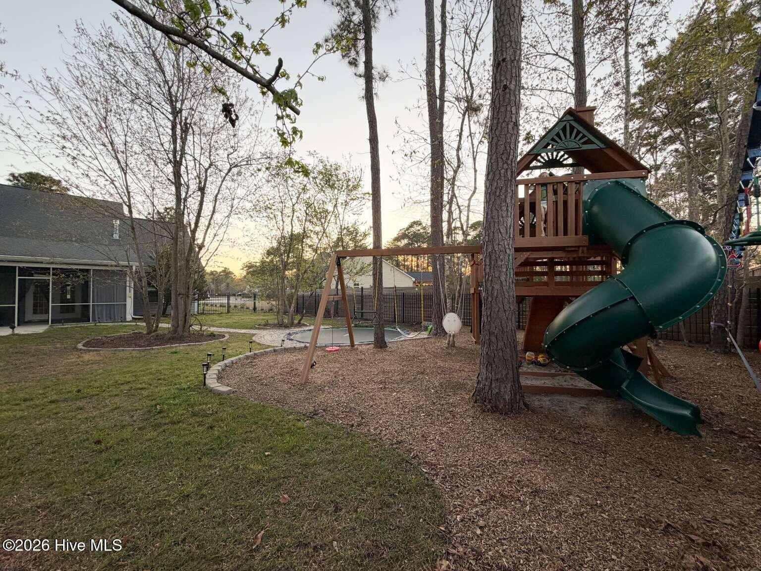 100566099 | Photo 23