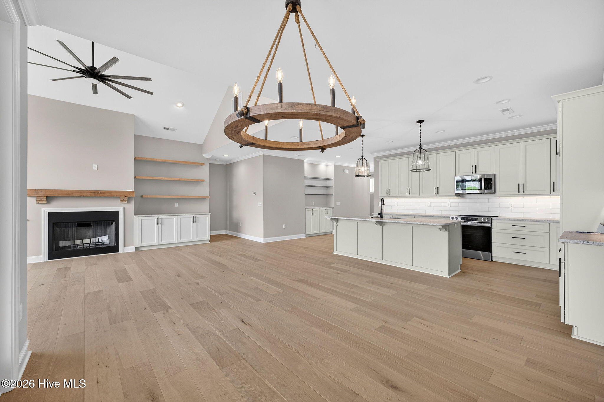 100542408 | Photo 26