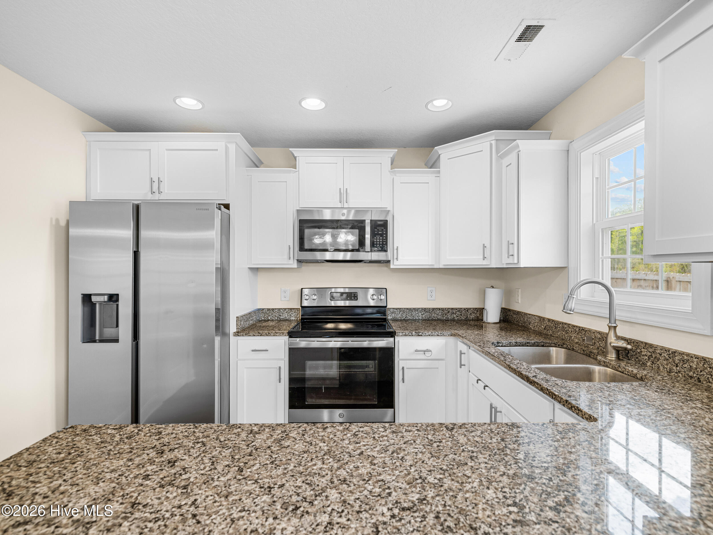 100567423 | Photo 21