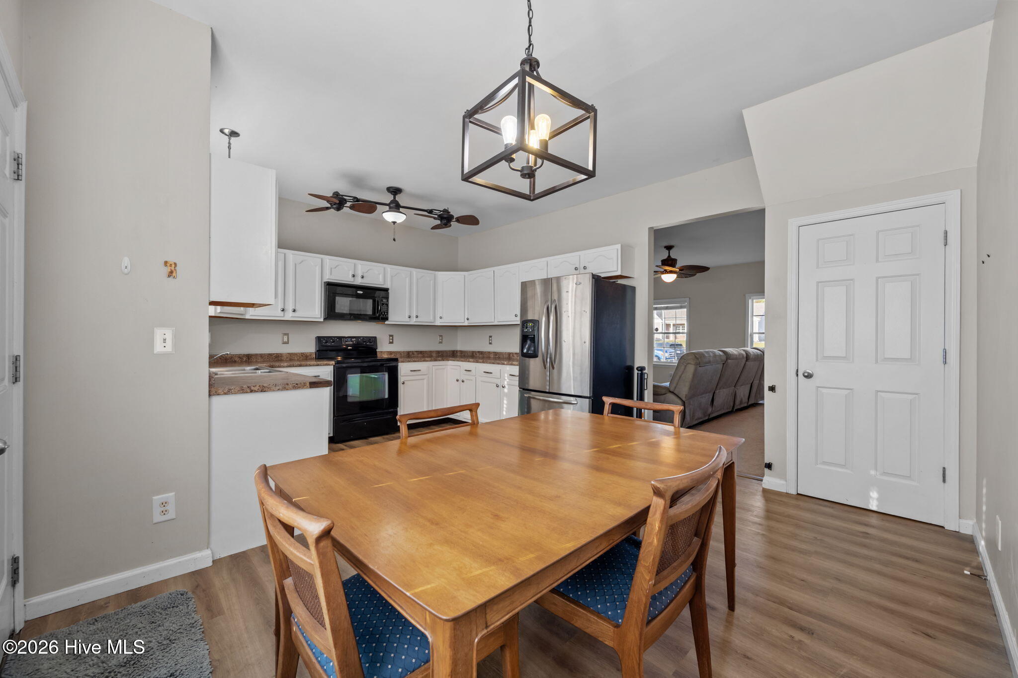 100567671 | Photo 27