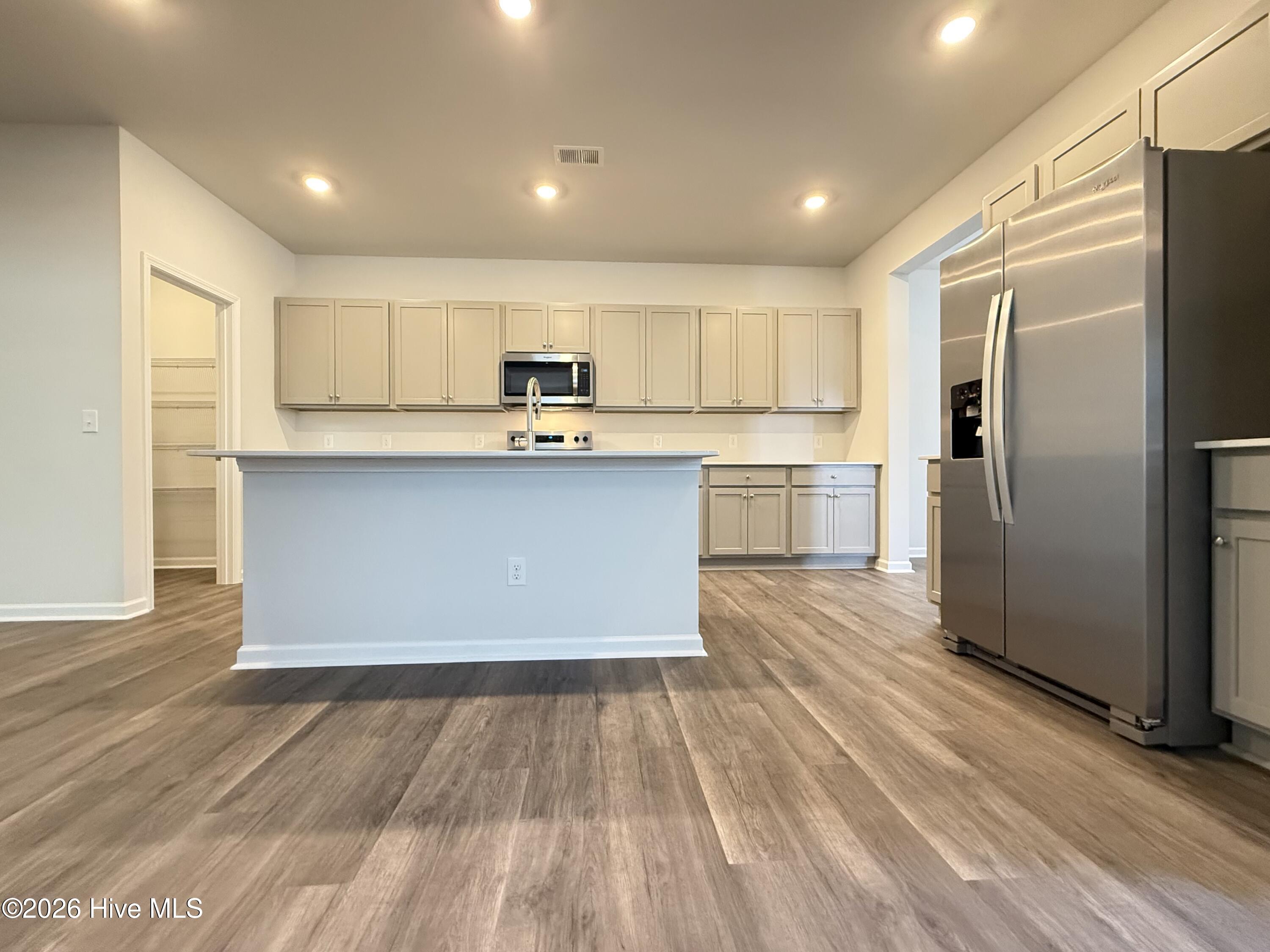 100526305 | Photo 16