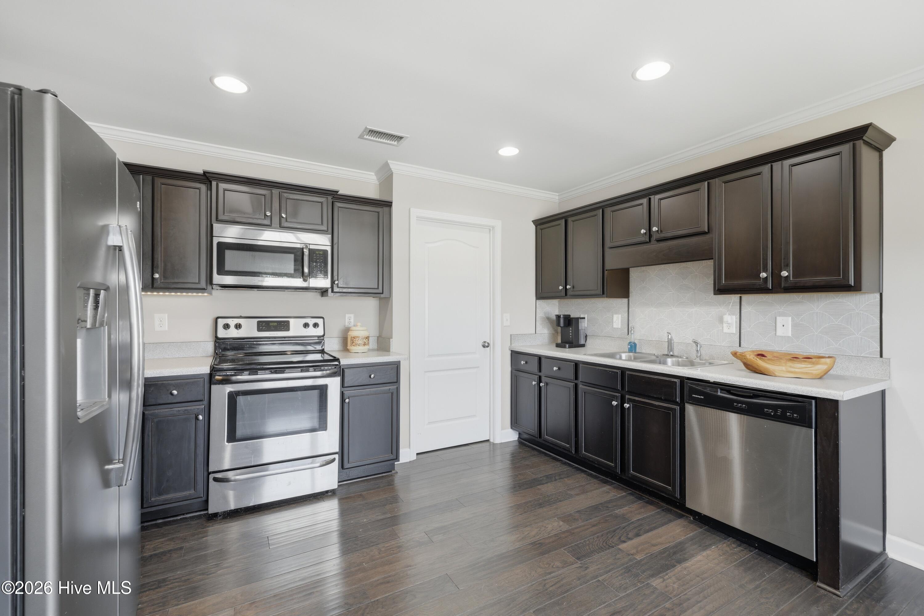 100568658 | Photo 12