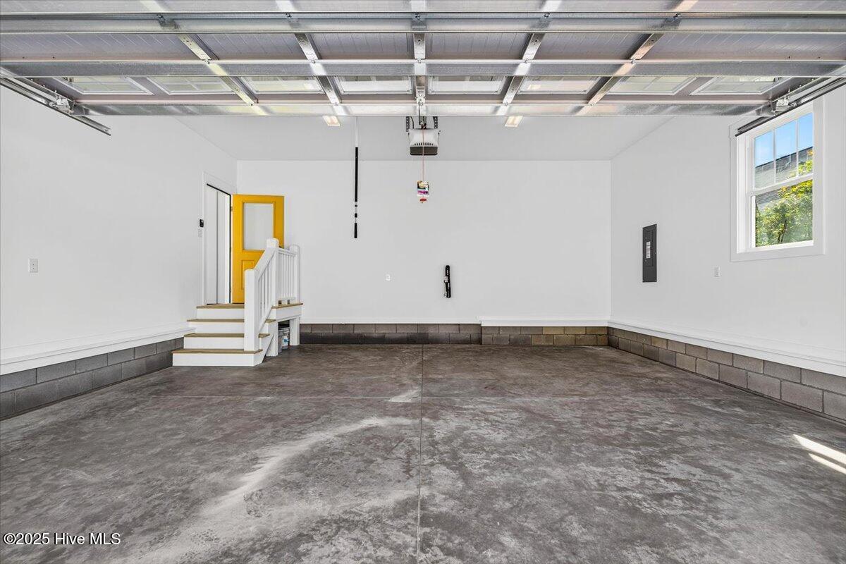 100504765 | Photo 45