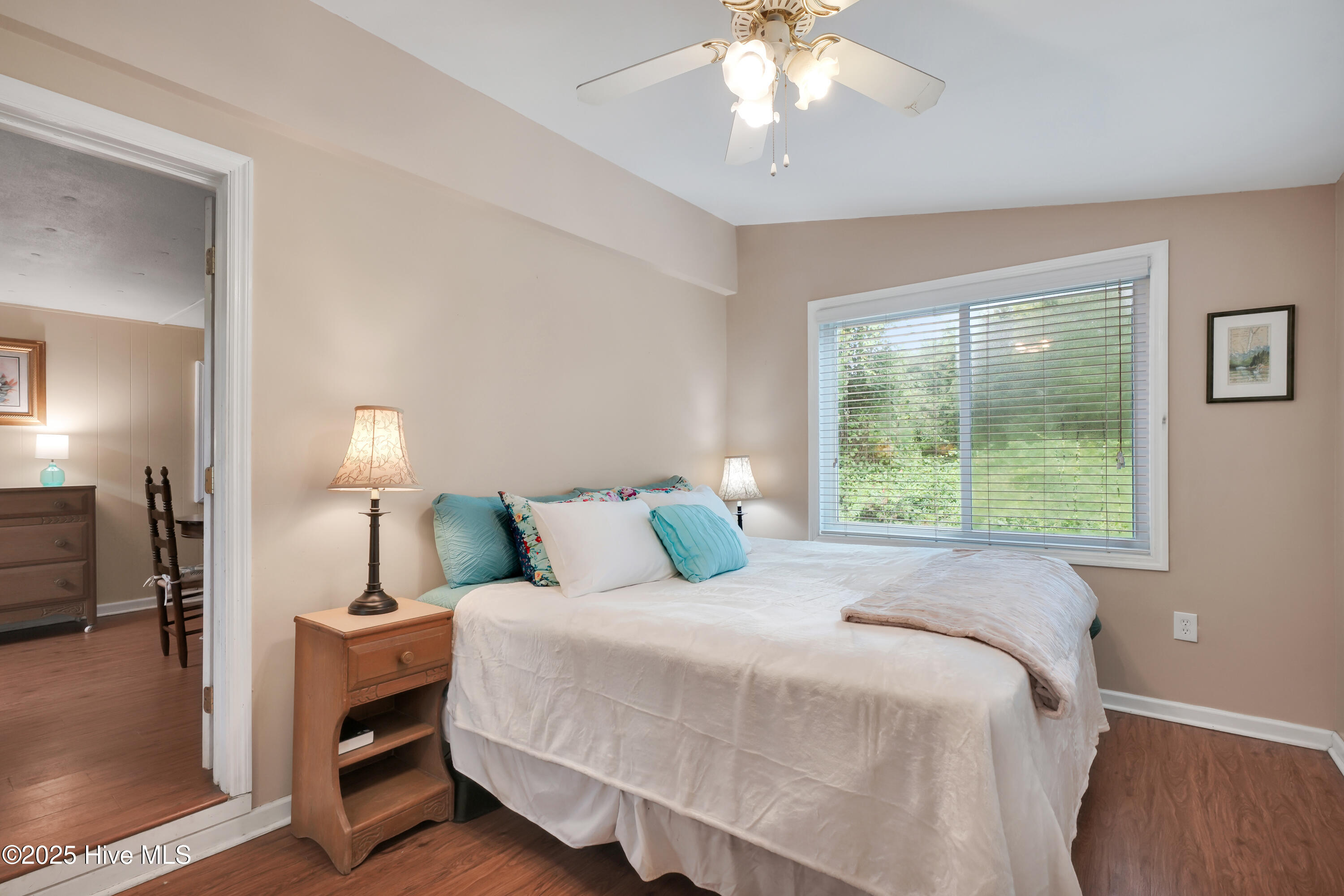 100522408 | Photo 11